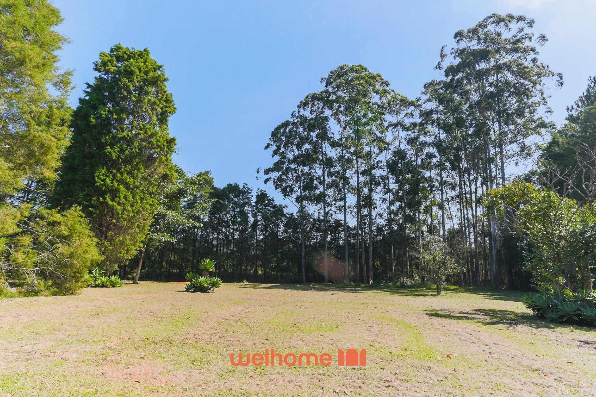 Casa grande com piscina e area verde em Ibiuna