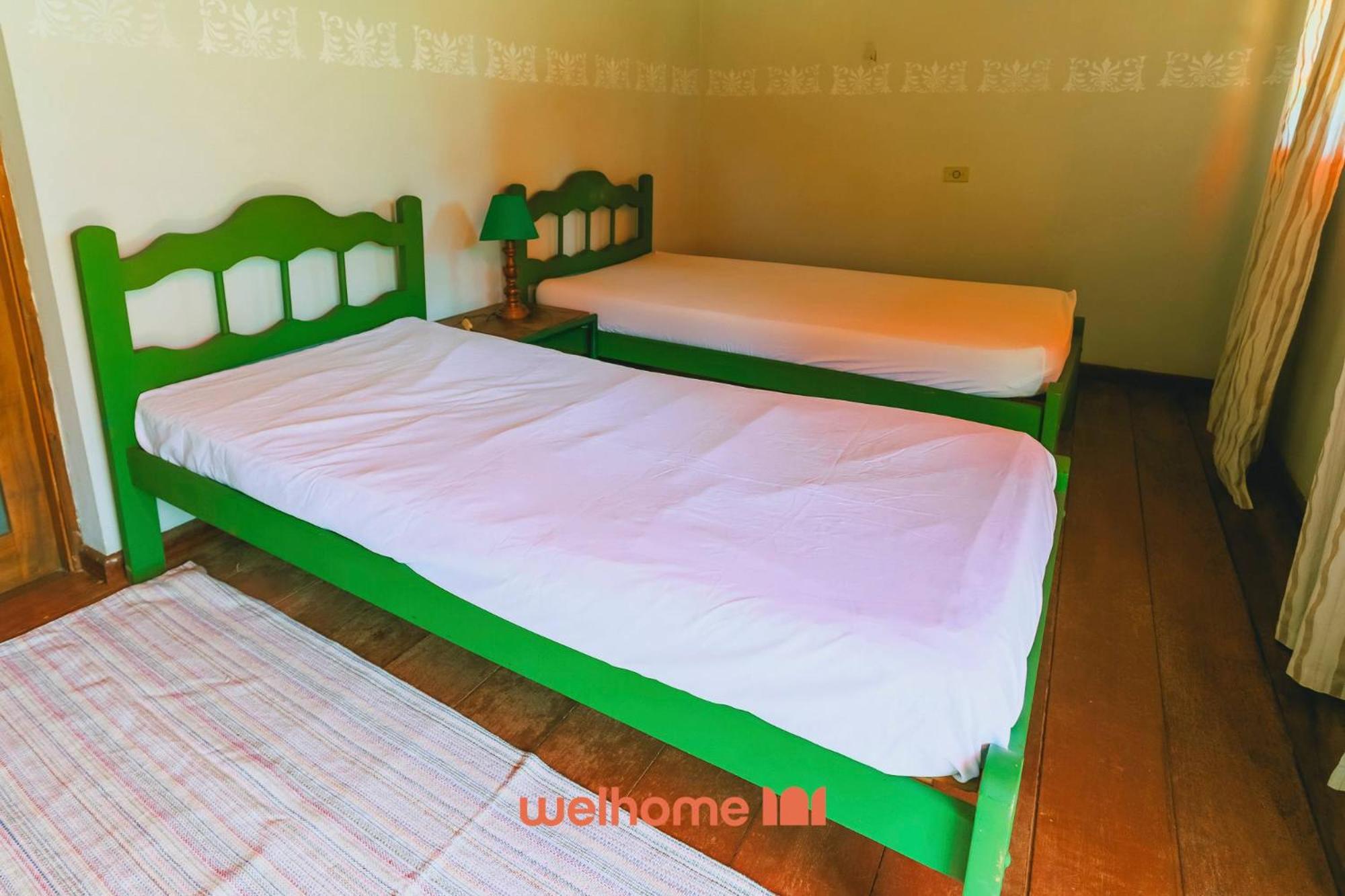 Casa grande com piscina e area verde em Ibiuna