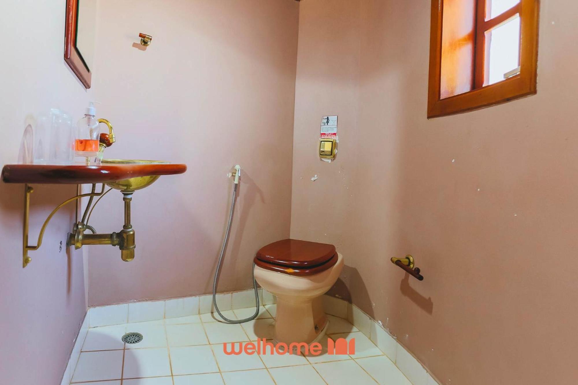 Casa grande com piscina e area verde em Ibiuna