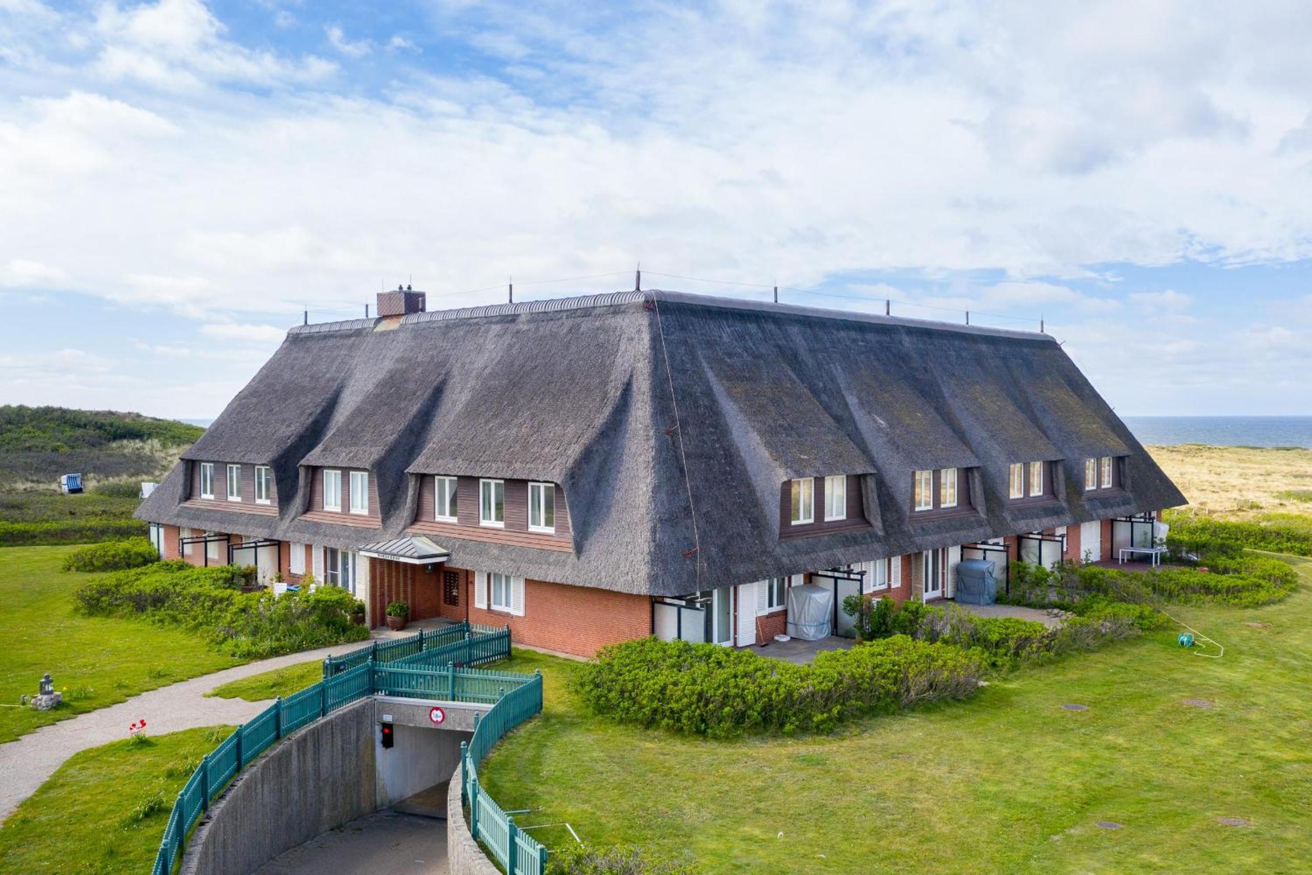 Ferienwohnung Kliffsand 17 urlauben unter Reet mit Meerblick in Kampen, Sylt