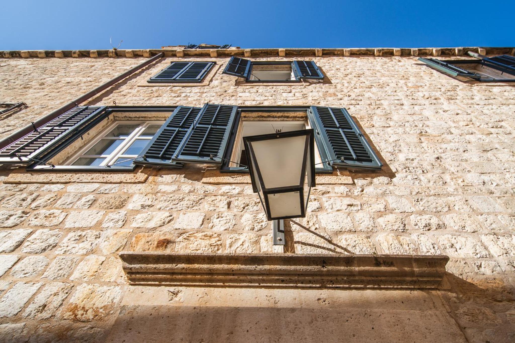 SUNce Palace Apartments with free offsite parking