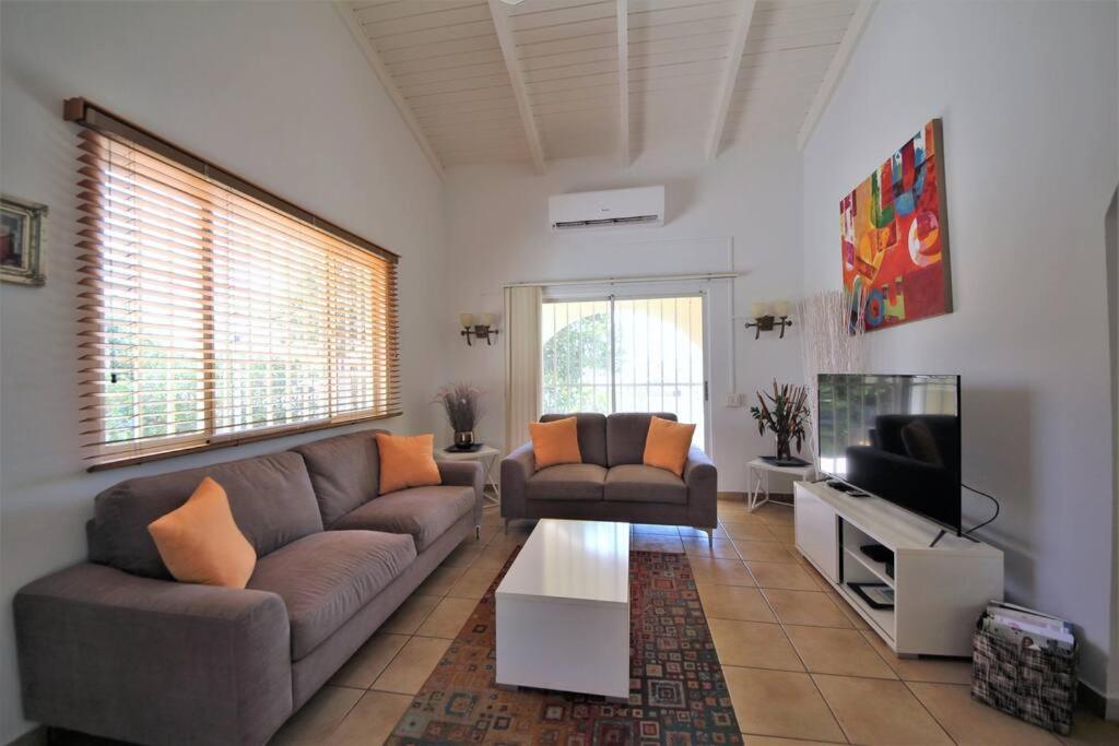 Paradera Paradise - your ultimate 5-bedroom getaway