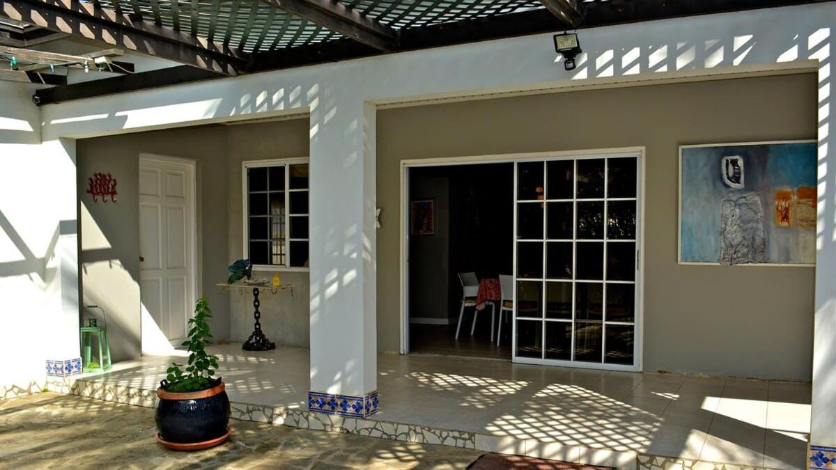 Parrot Villa - Stunning vacation home near Eagle Beach