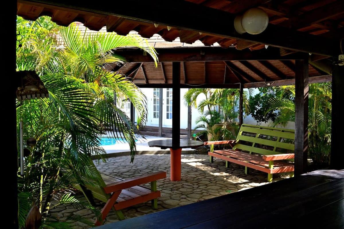 Parrot Villa - Stunning vacation home near Eagle Beach
