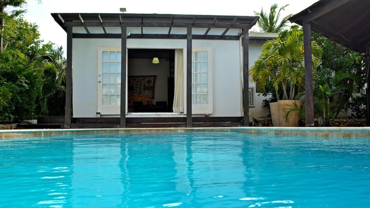 Parrot Villa - Stunning vacation home near Eagle Beach