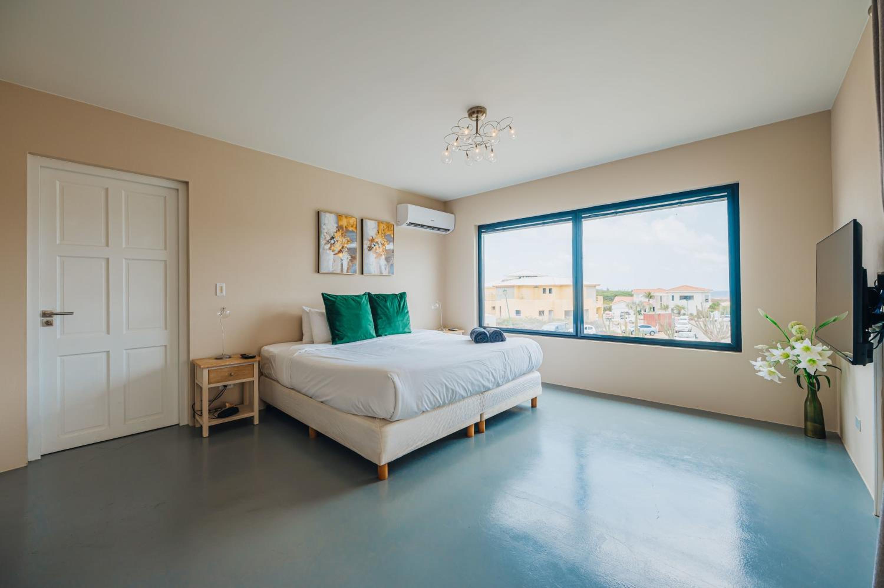Sea Breeze Villa - Located within Tierra del Sol