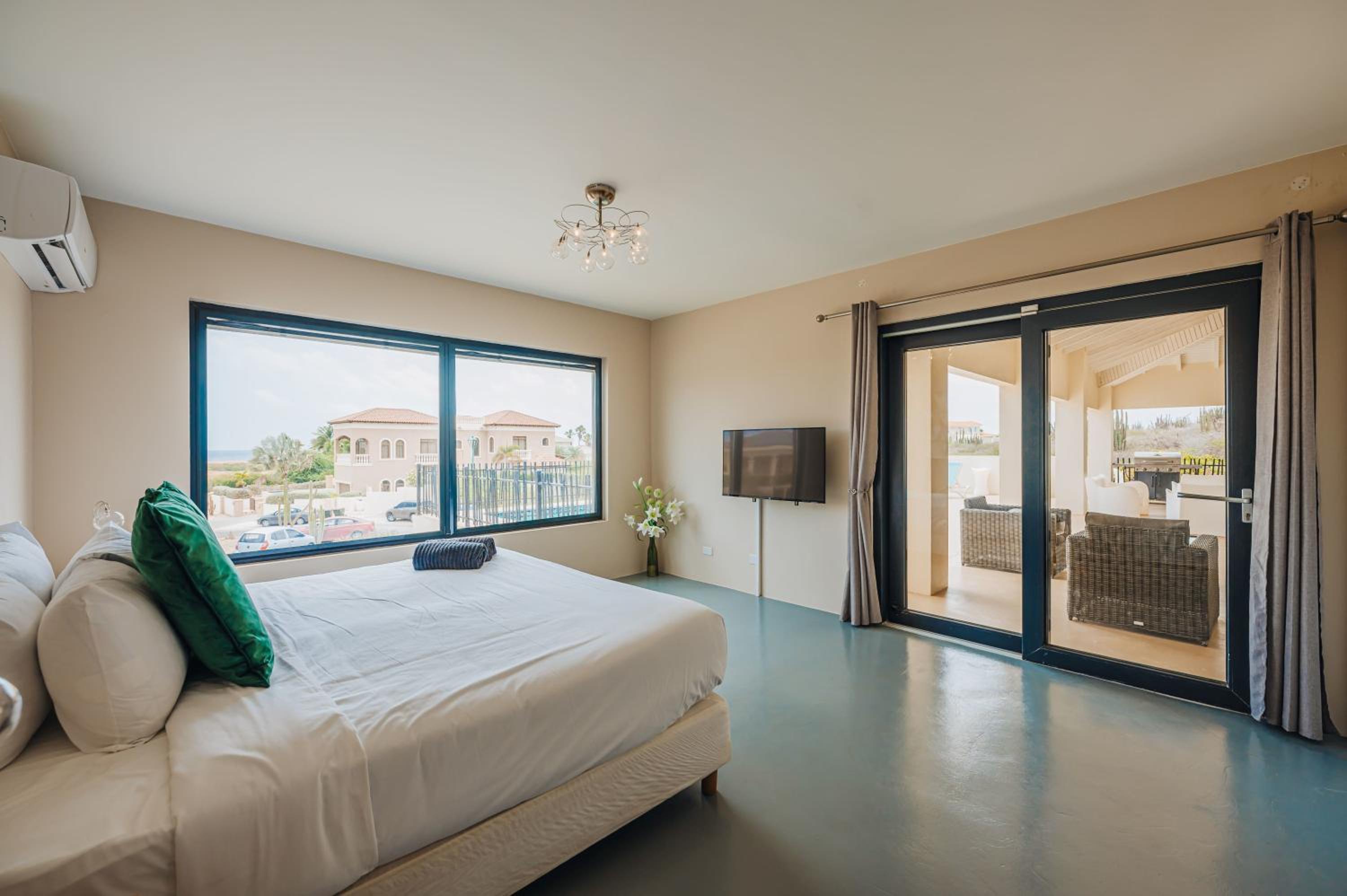 Sea Breeze Villa - Located within Tierra del Sol
