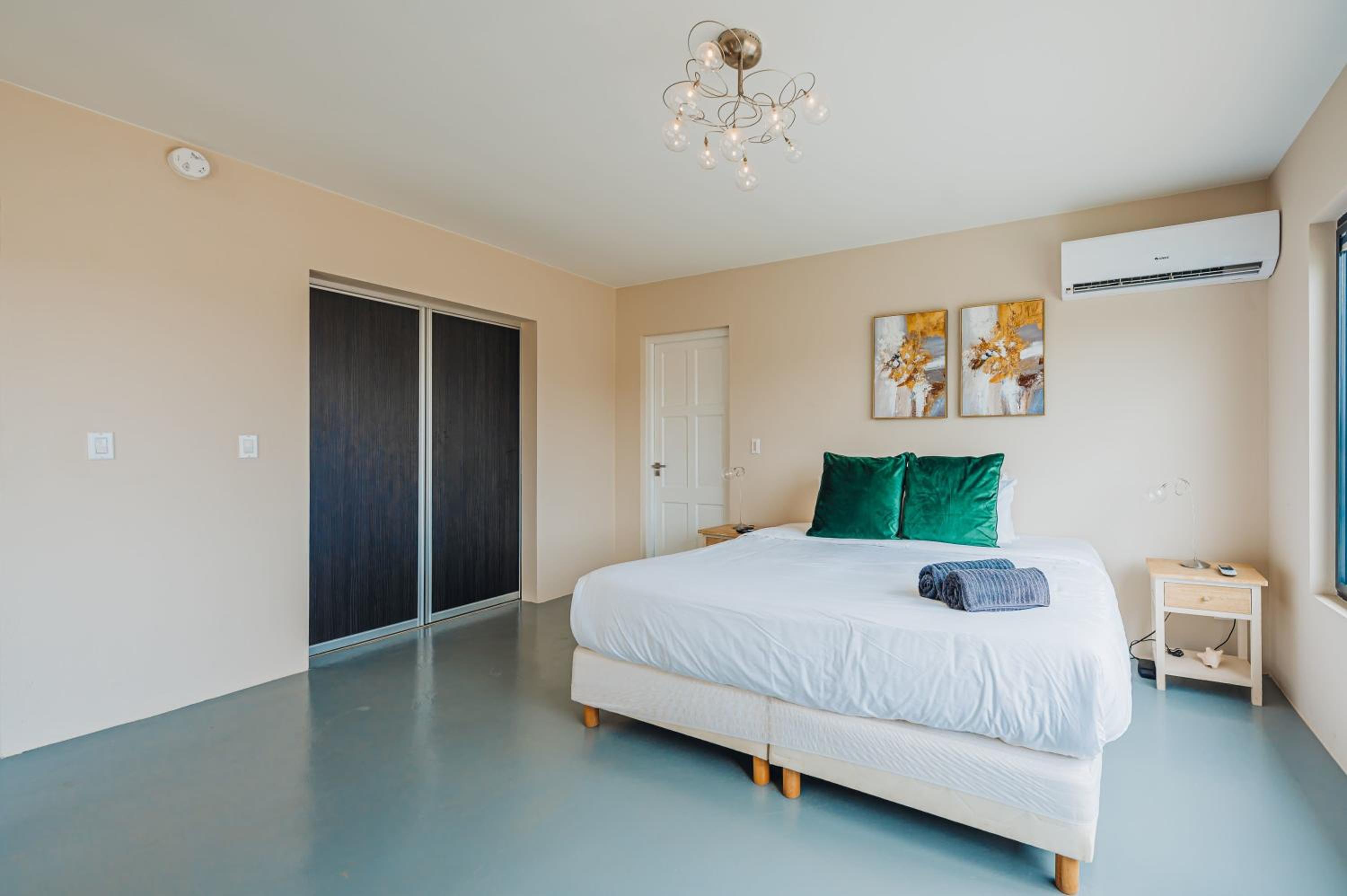 Sea Breeze Villa - Located within Tierra del Sol