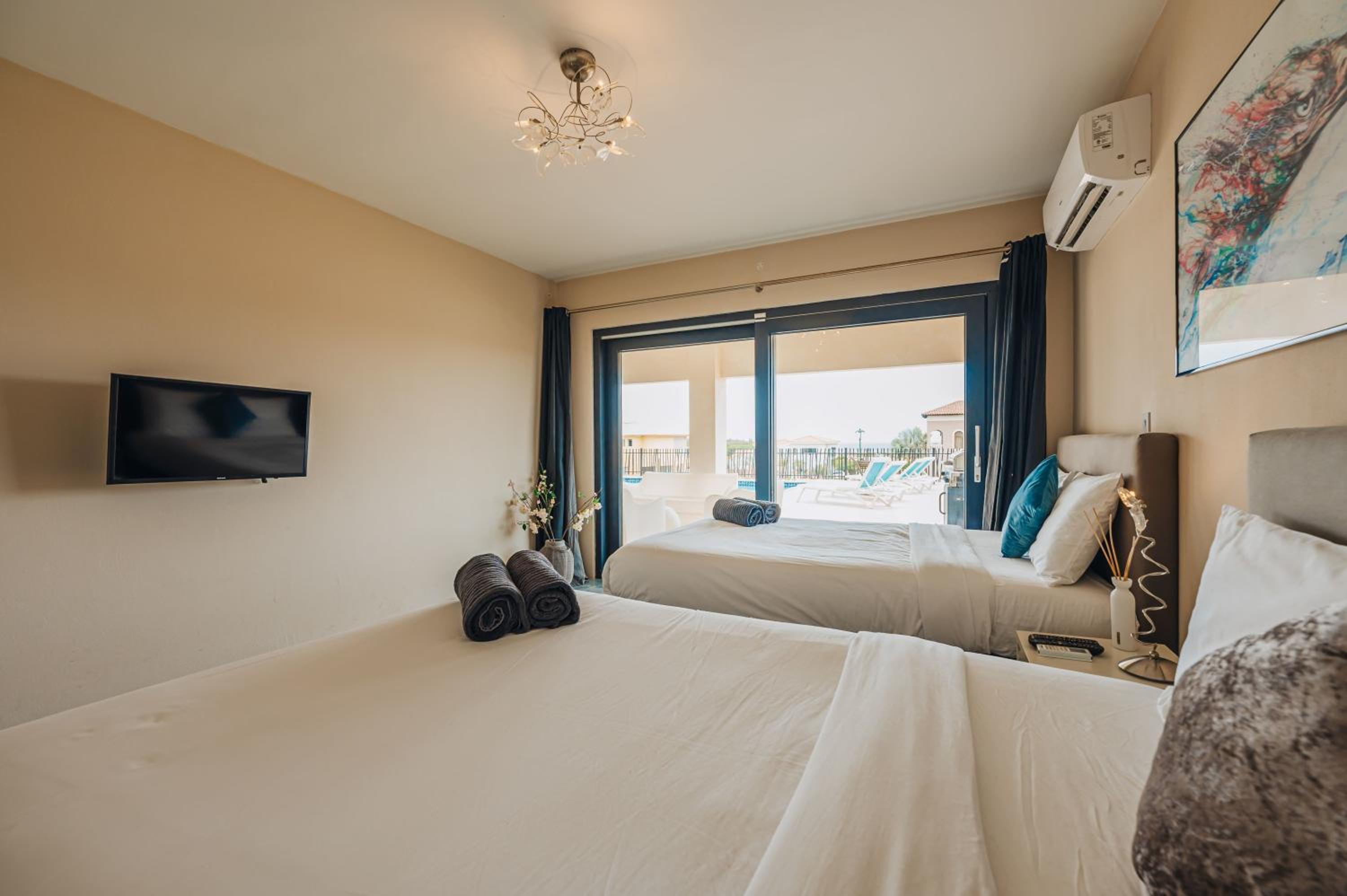 Sea Breeze Villa - Located within Tierra del Sol