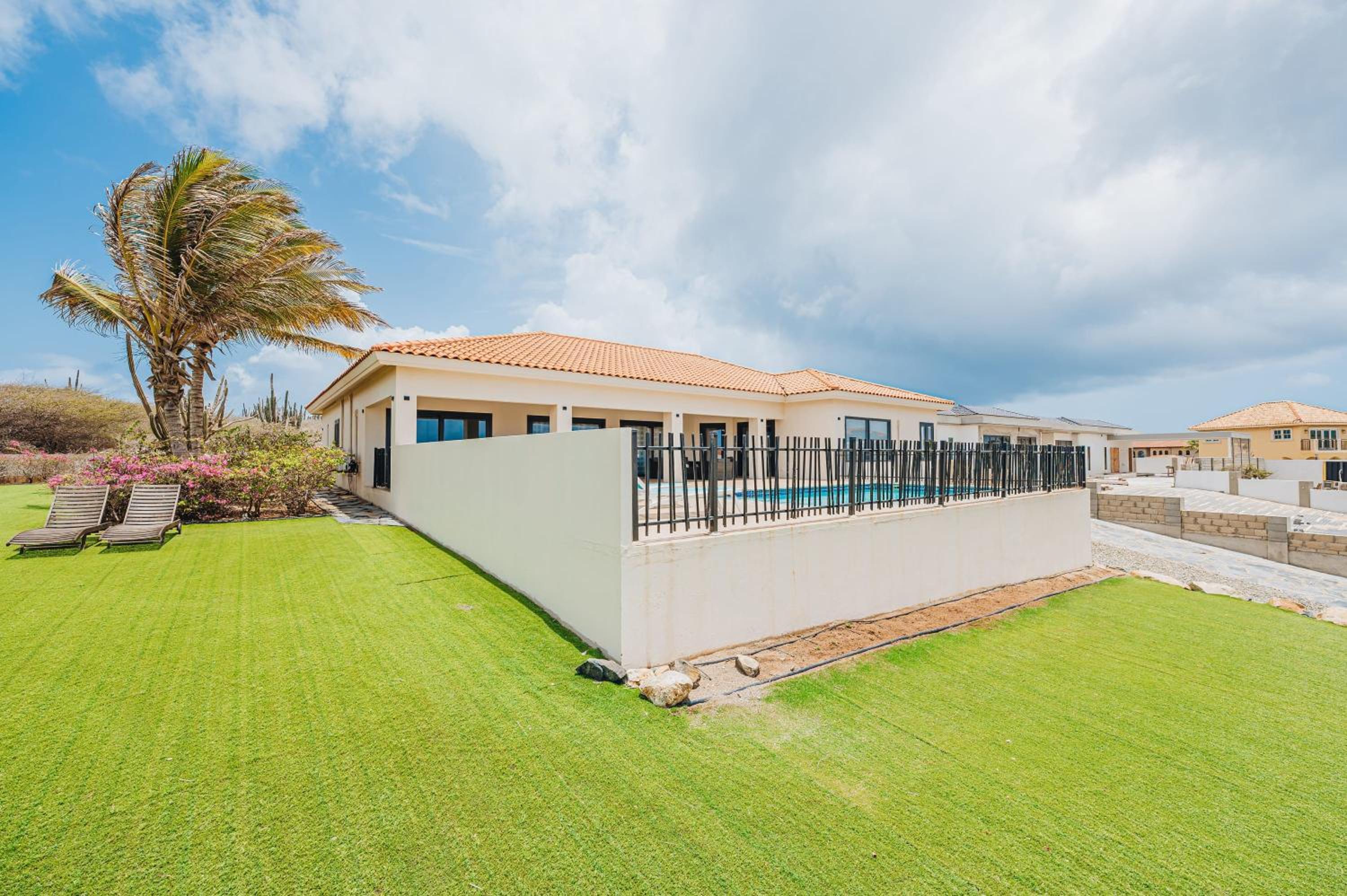 Sea Breeze Villa - Located within Tierra del Sol