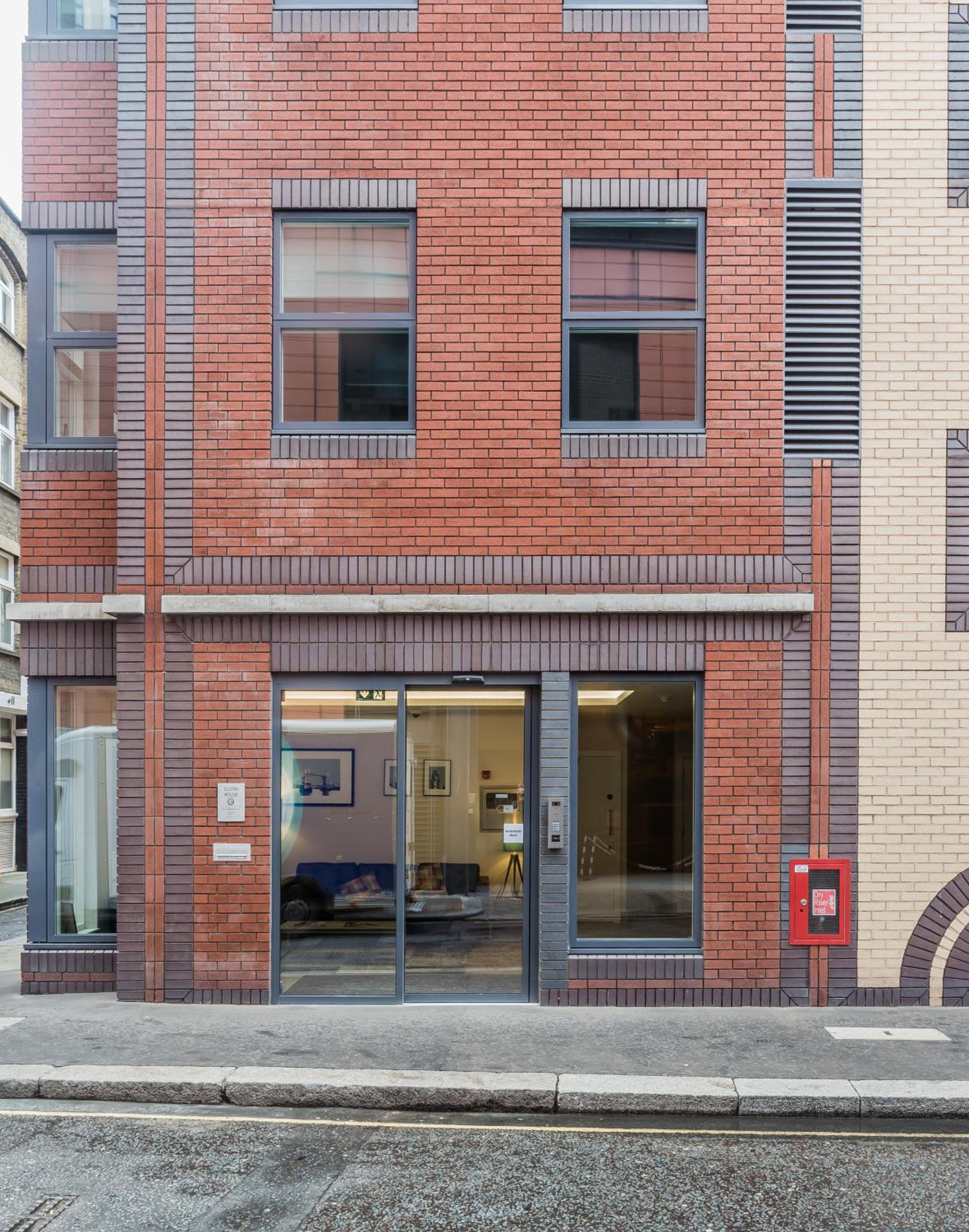 Barbican Serviced Apartments by LovelyStay