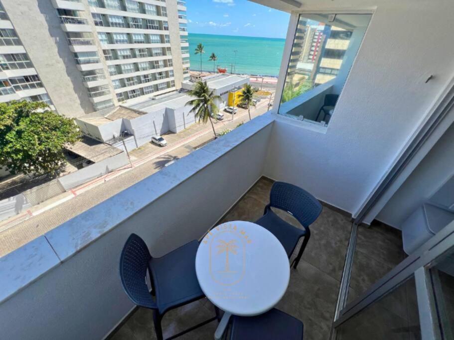 APE VISTA MAR MACEIO 1ª quadra da praia Ponta Verde, Varanda, Cama Queen, Sofá-Cama, Quarto e Sala com 60m2