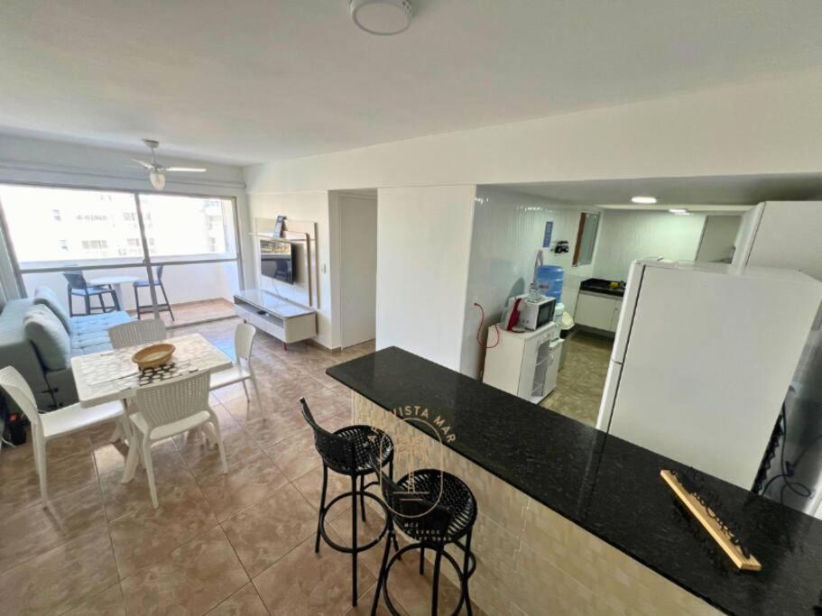 APE VISTA MAR MACEIO 1ª quadra da praia Ponta Verde, Varanda, Cama Queen, Sofá-Cama, Quarto e Sala com 60m2
