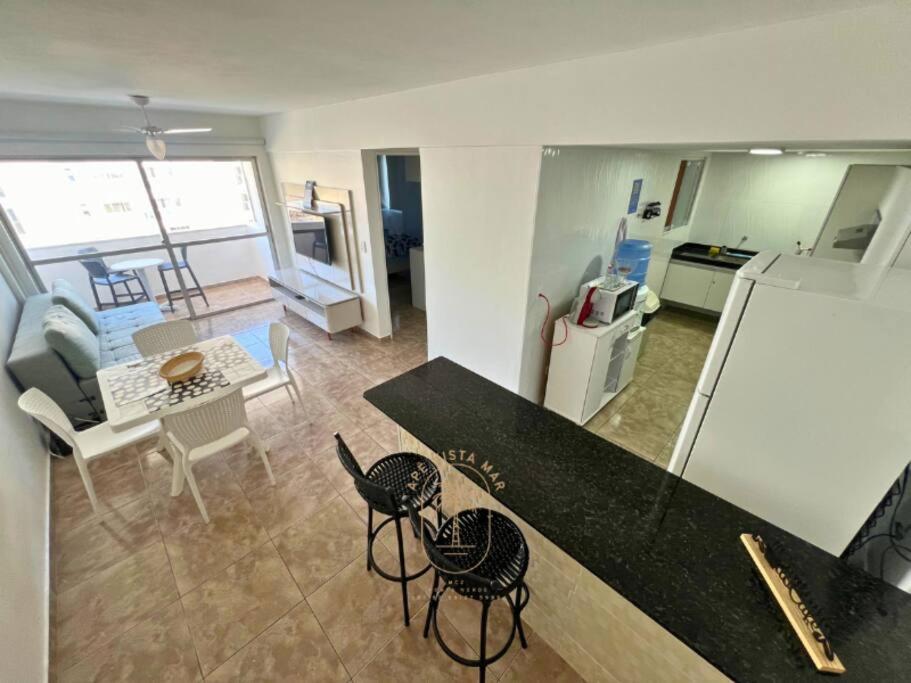 APE VISTA MAR MACEIO 1ª quadra da praia Ponta Verde, Varanda, Cama Queen, Sofá-Cama, Quarto e Sala com 60m2