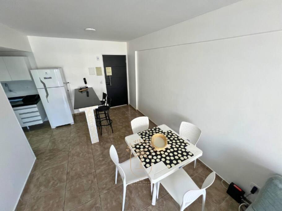 APE VISTA MAR MACEIO 1ª quadra da praia Ponta Verde, Varanda, Cama Queen, Sofá-Cama, Quarto e Sala com 60m2
