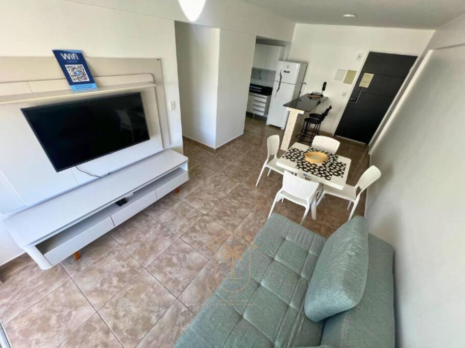 APE VISTA MAR MACEIO 1ª quadra da praia Ponta Verde, Varanda, Cama Queen, Sofá-Cama, Quarto e Sala com 60m2