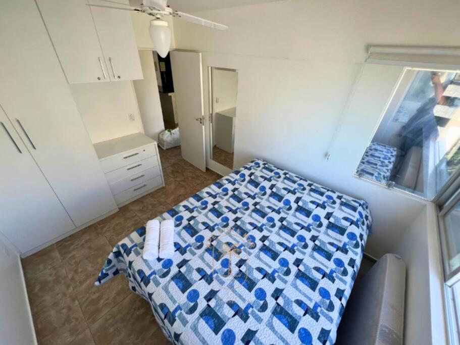 APE VISTA MAR MACEIO 1ª quadra da praia Ponta Verde, Varanda, Cama Queen, Sofá-Cama, Quarto e Sala com 60m2