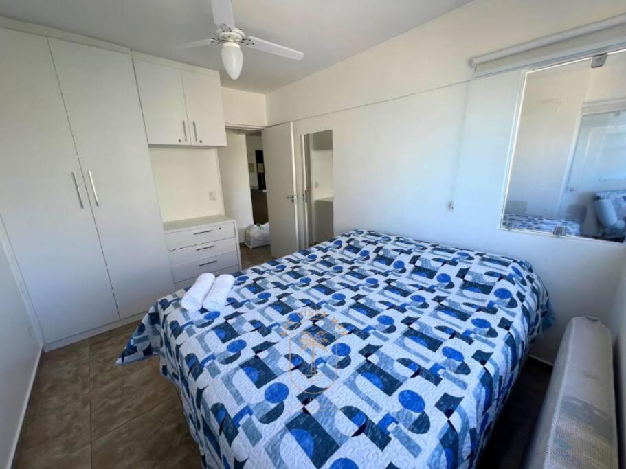 APE VISTA MAR MACEIO 1ª quadra da praia Ponta Verde, Varanda, Cama Queen, Sofá-Cama, Quarto e Sala com 60m2