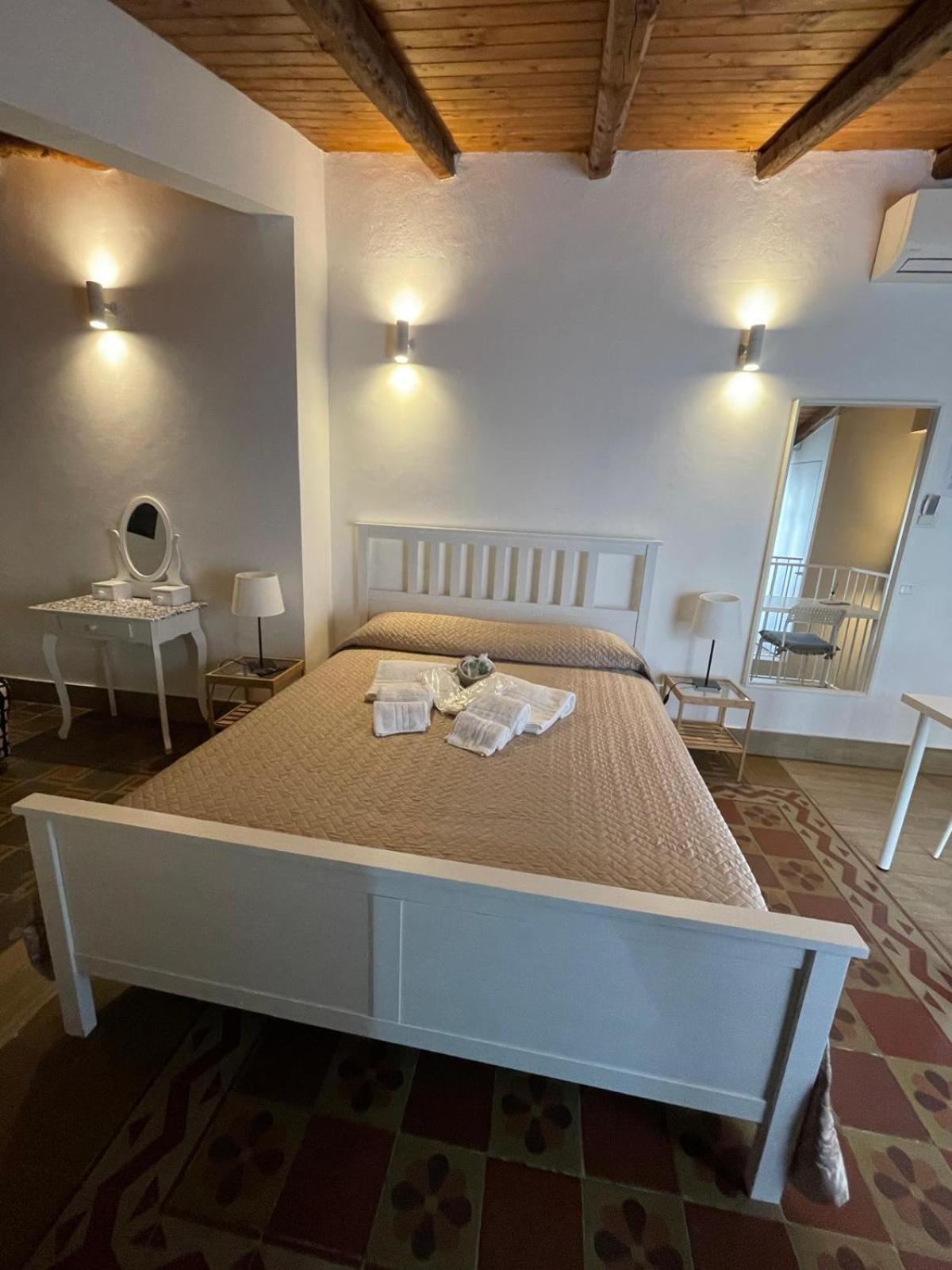 Katanè Room's