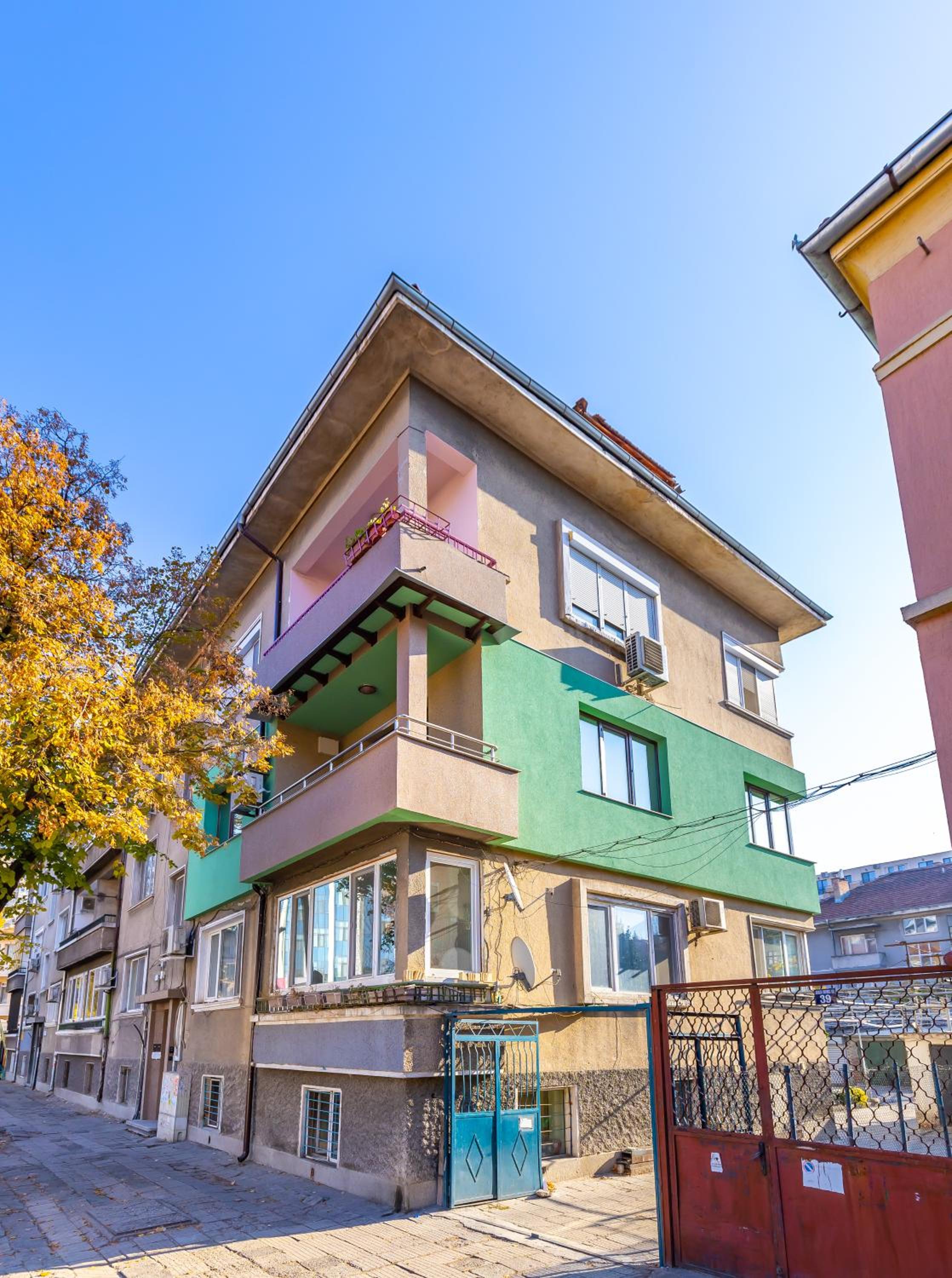 Two bedroom apt Karavelov with Private Parking Medical University