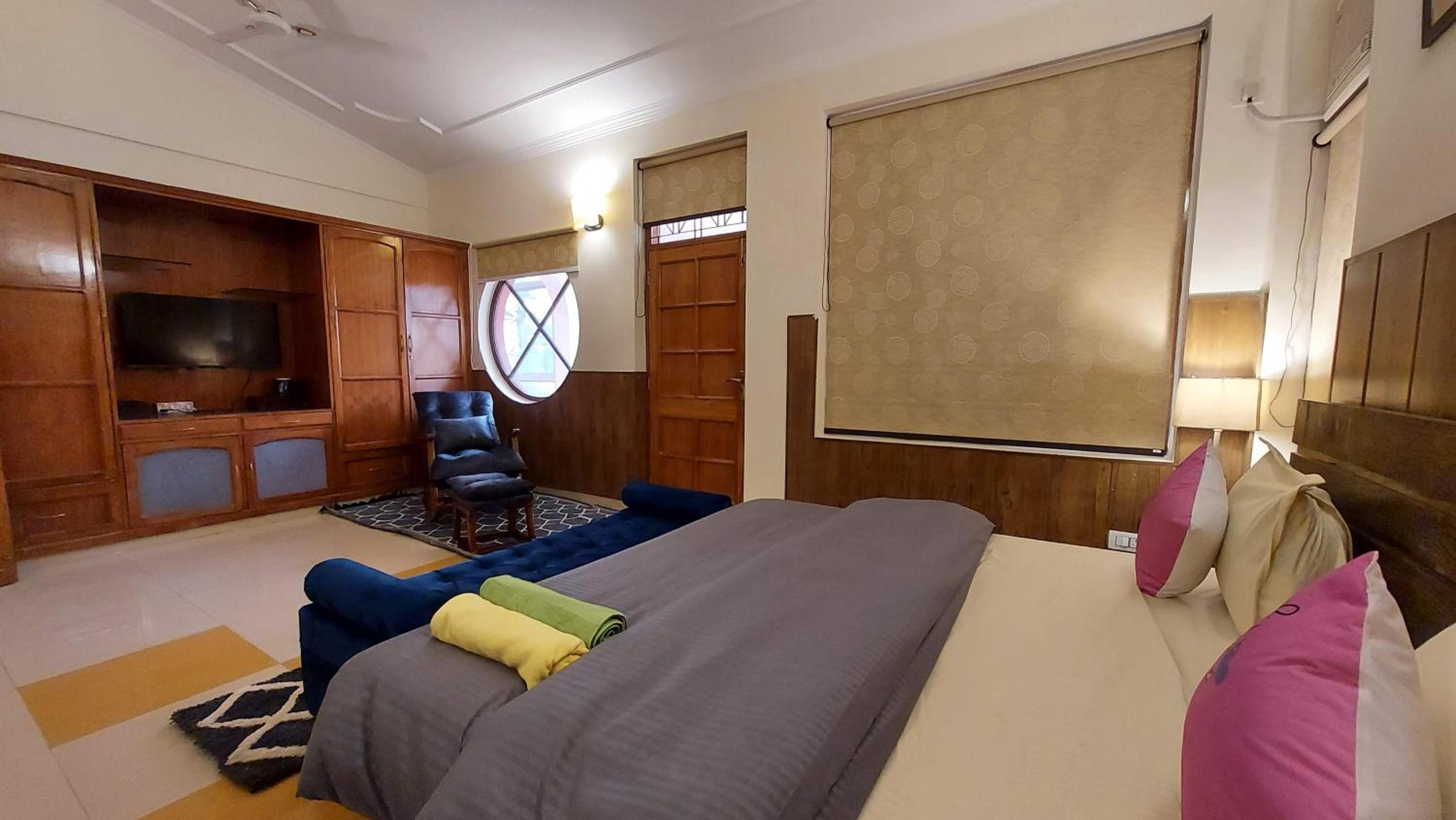 Elite Riverside Villa Near Ganges