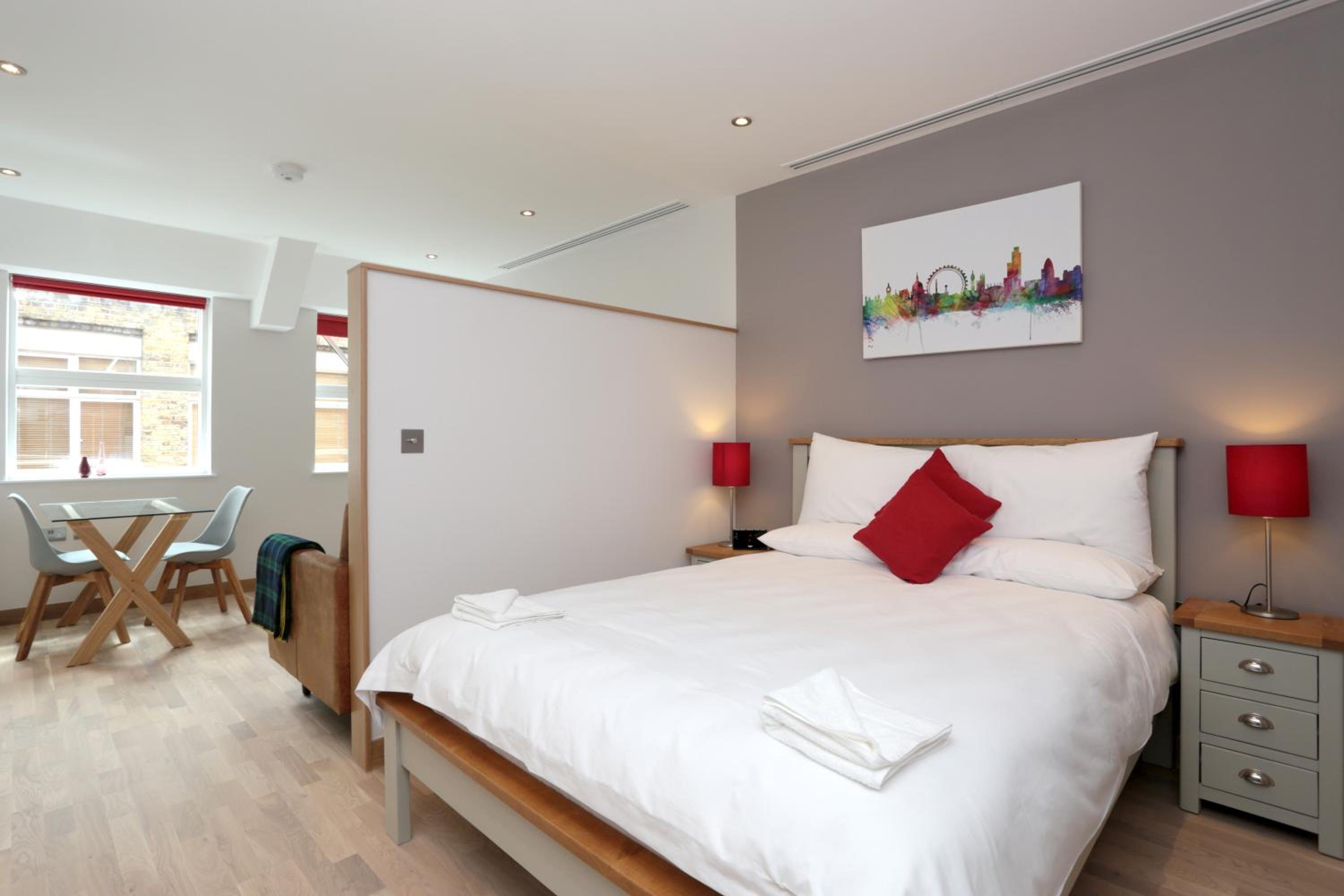 Barbican Serviced Apartments by LovelyStay