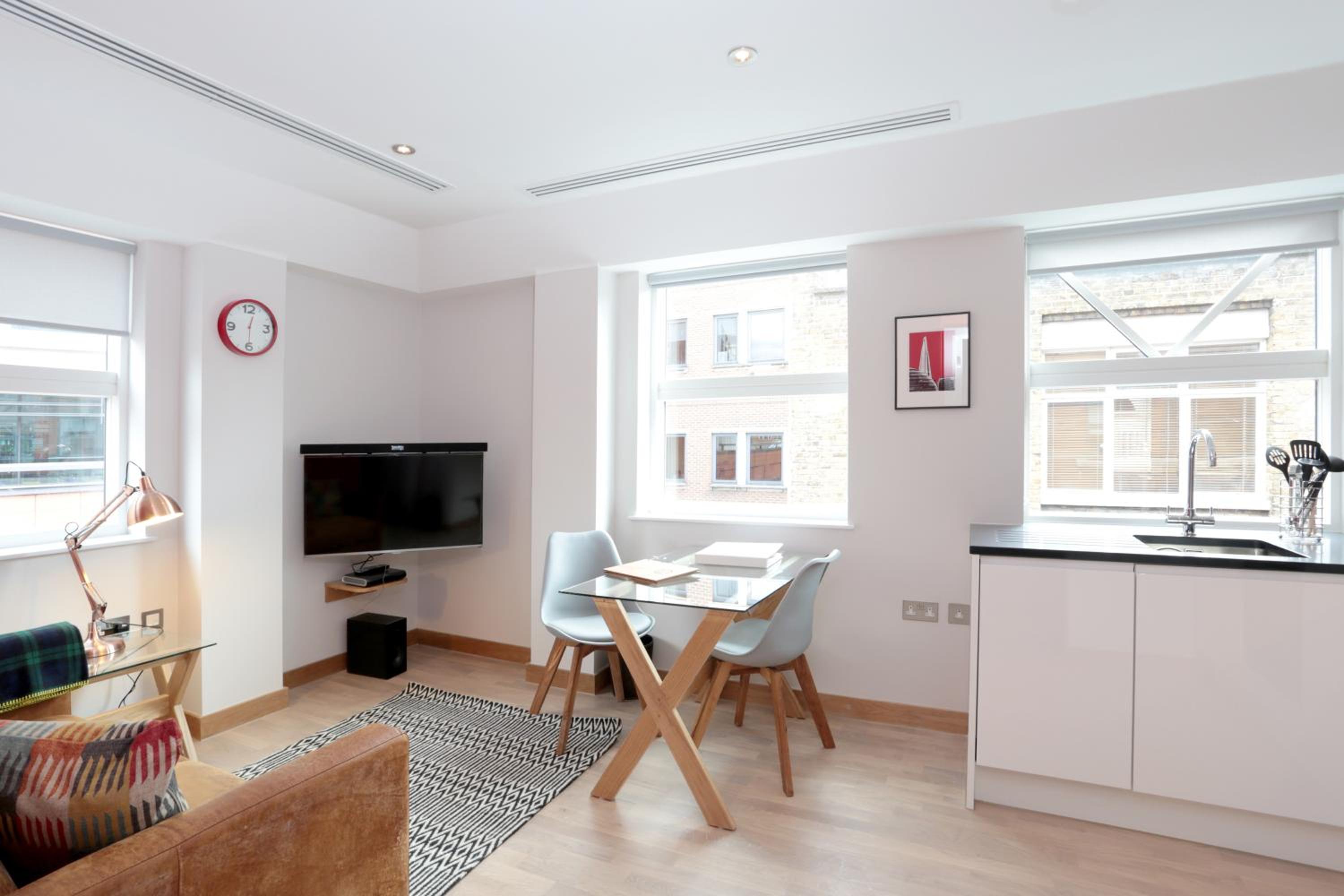 Barbican Serviced Apartments by LovelyStay