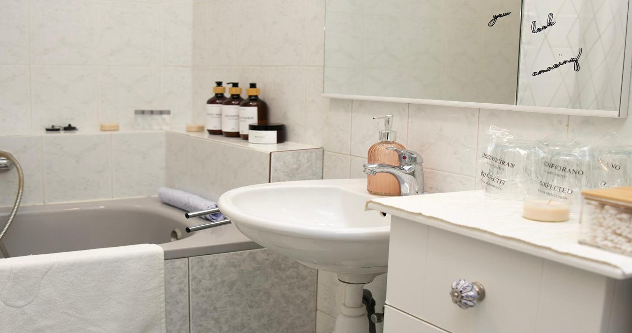 White Door Zagreb self check-in apartment with free public parking