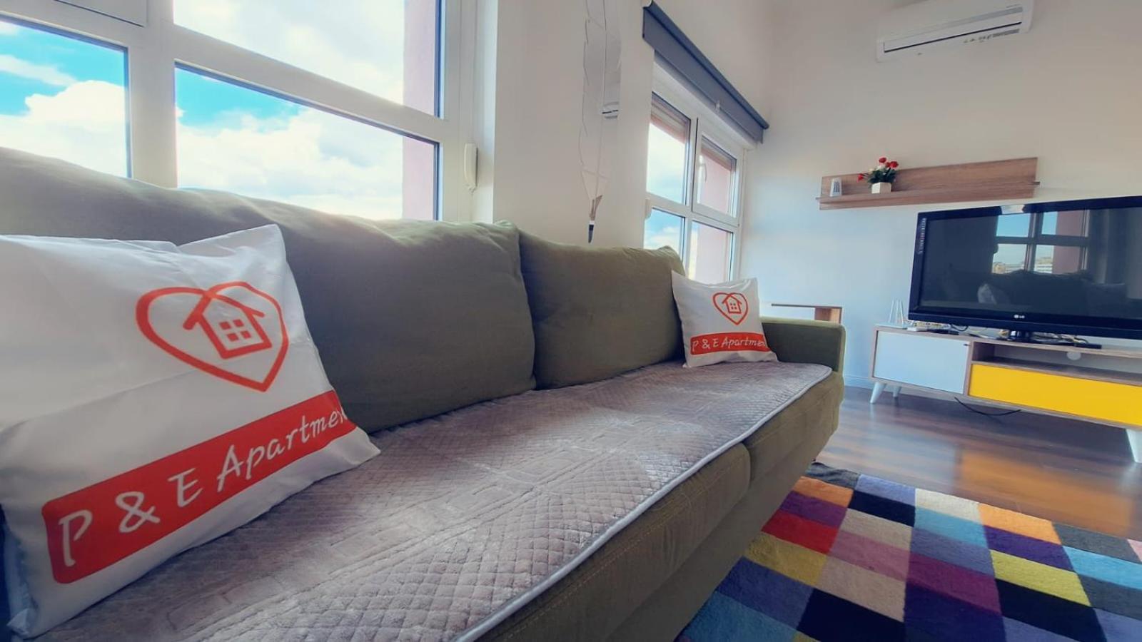 Modern Mountain View P&E Tirana Apartment Netflix included