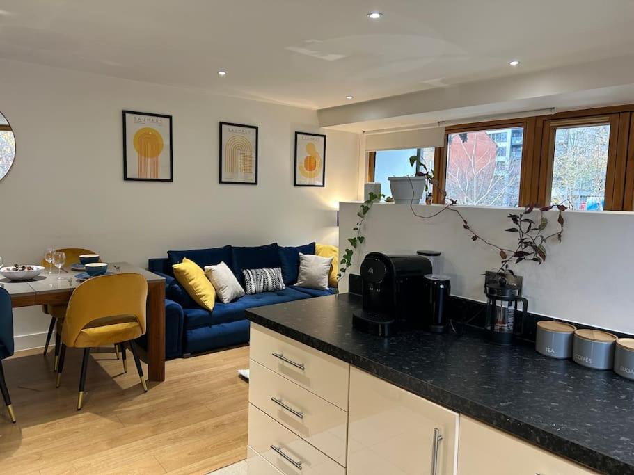 Stunning London Bridge Flat with Balcony - Close to Borough Market