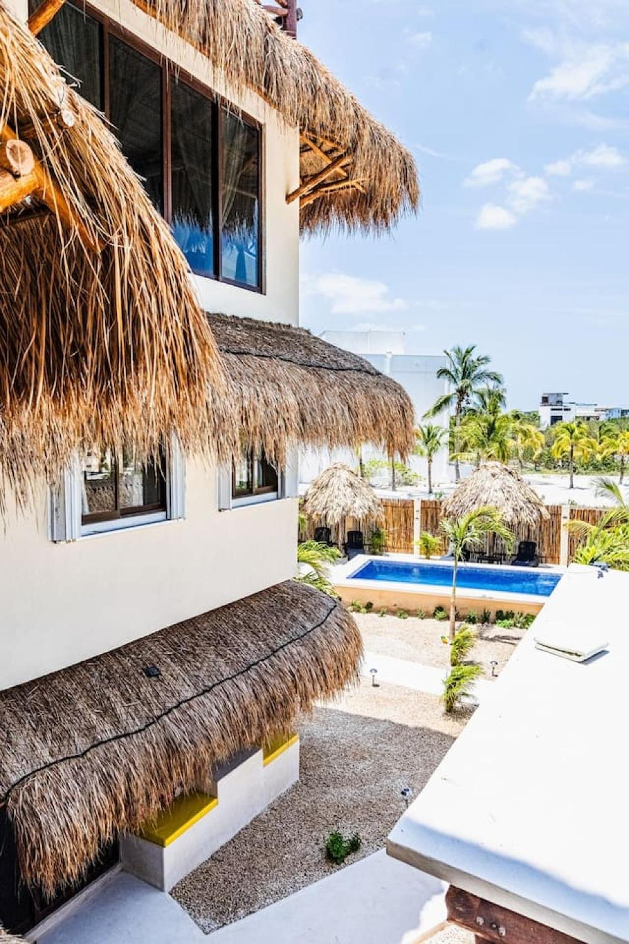 3 Bedrooms house shared pool view 4