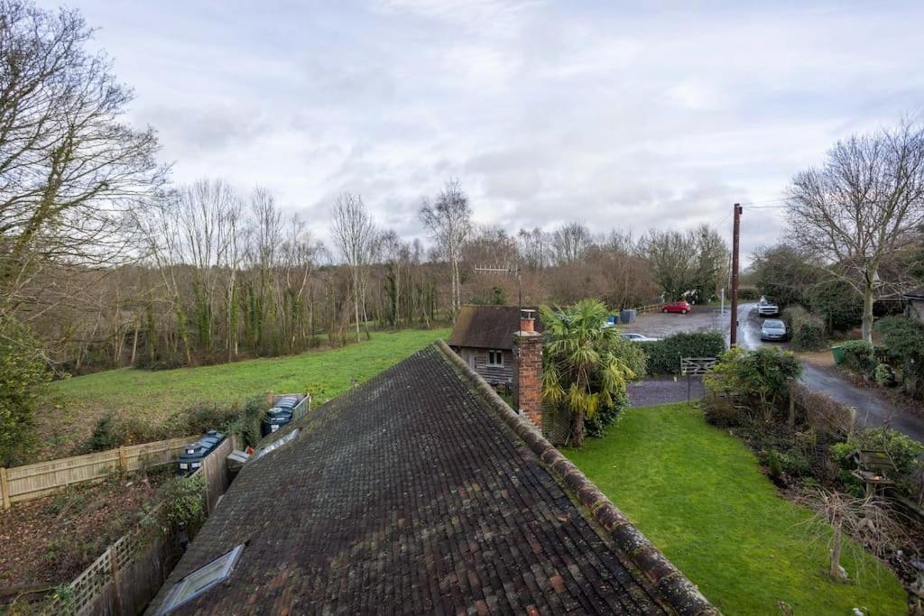 3 bed penthouse above quaint pub view 5