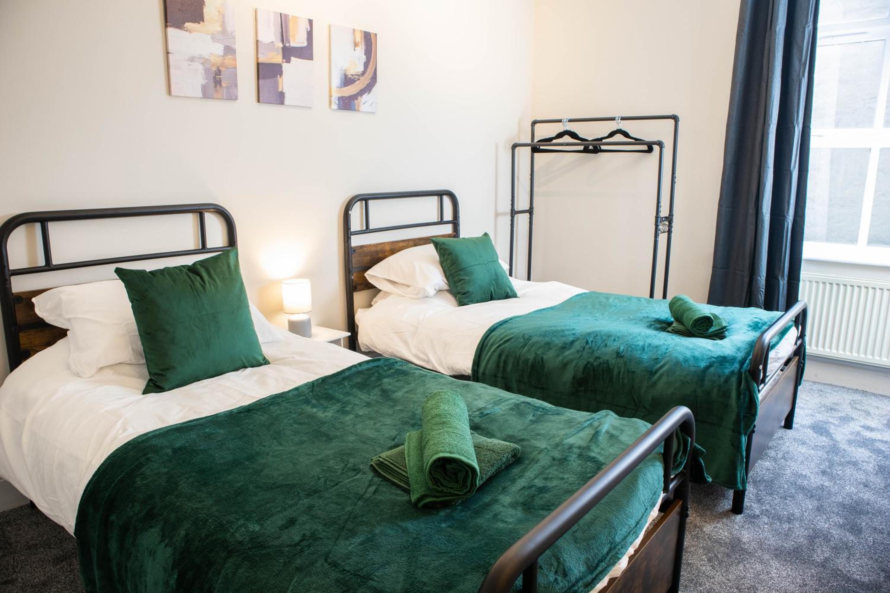 York Place Mews - Luxury 2 bed 2 bath Free Parking view 5