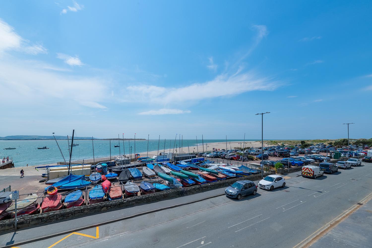 Fabulous Sea View Apartment view 5
