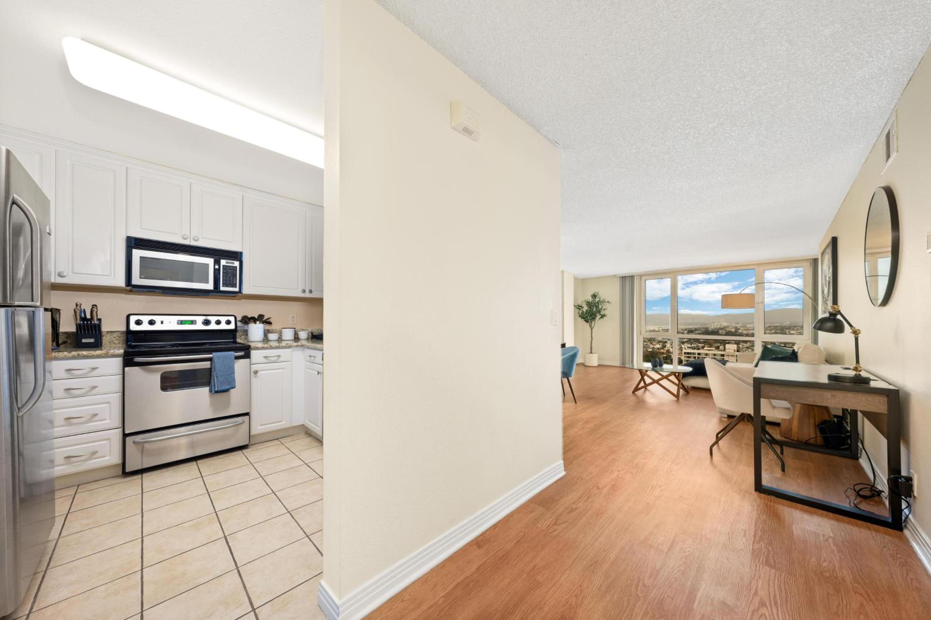Amber Tide - Bright 1BR Marina Gem Ocean View