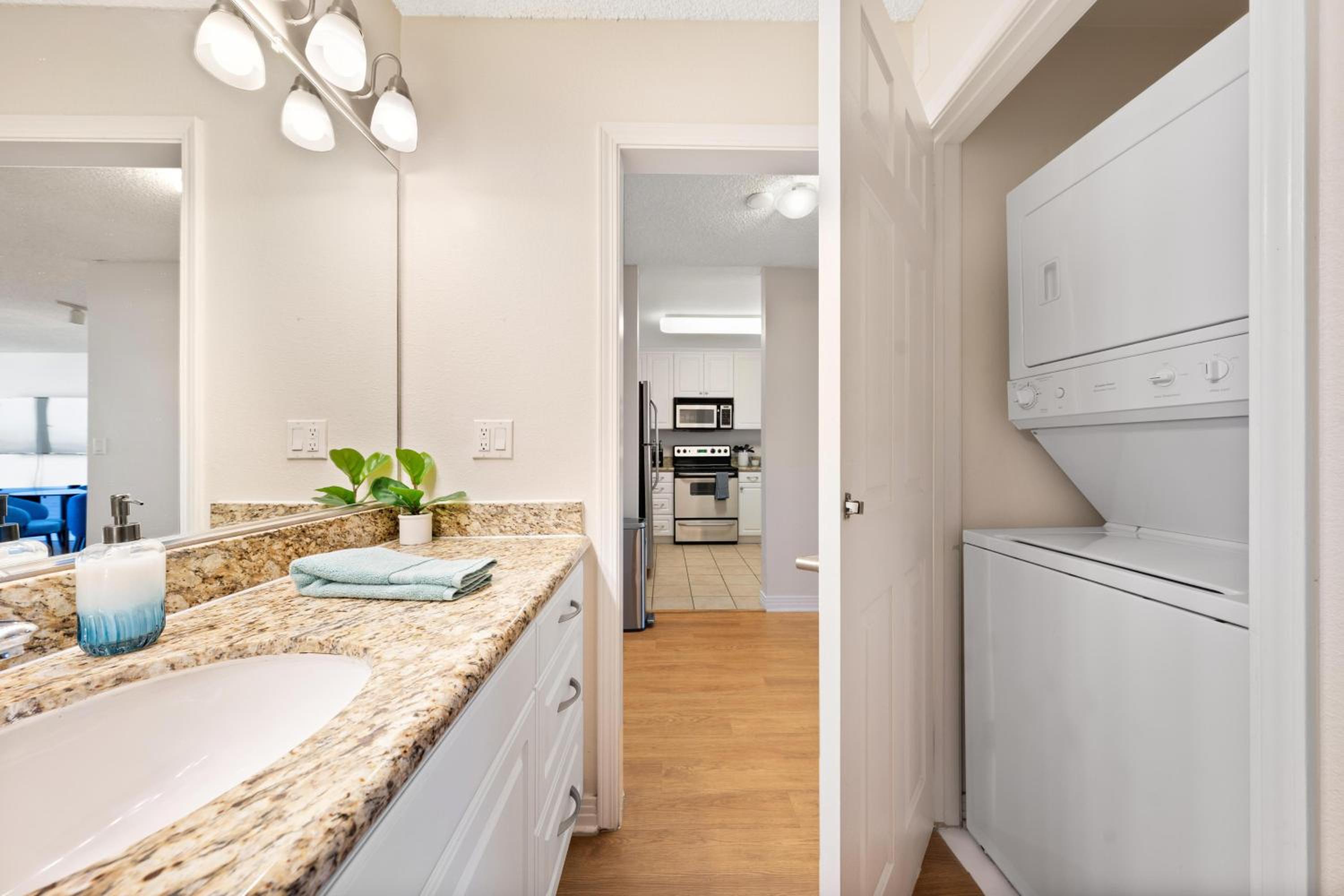 Amber Tide - Bright 1BR Marina Gem Ocean View