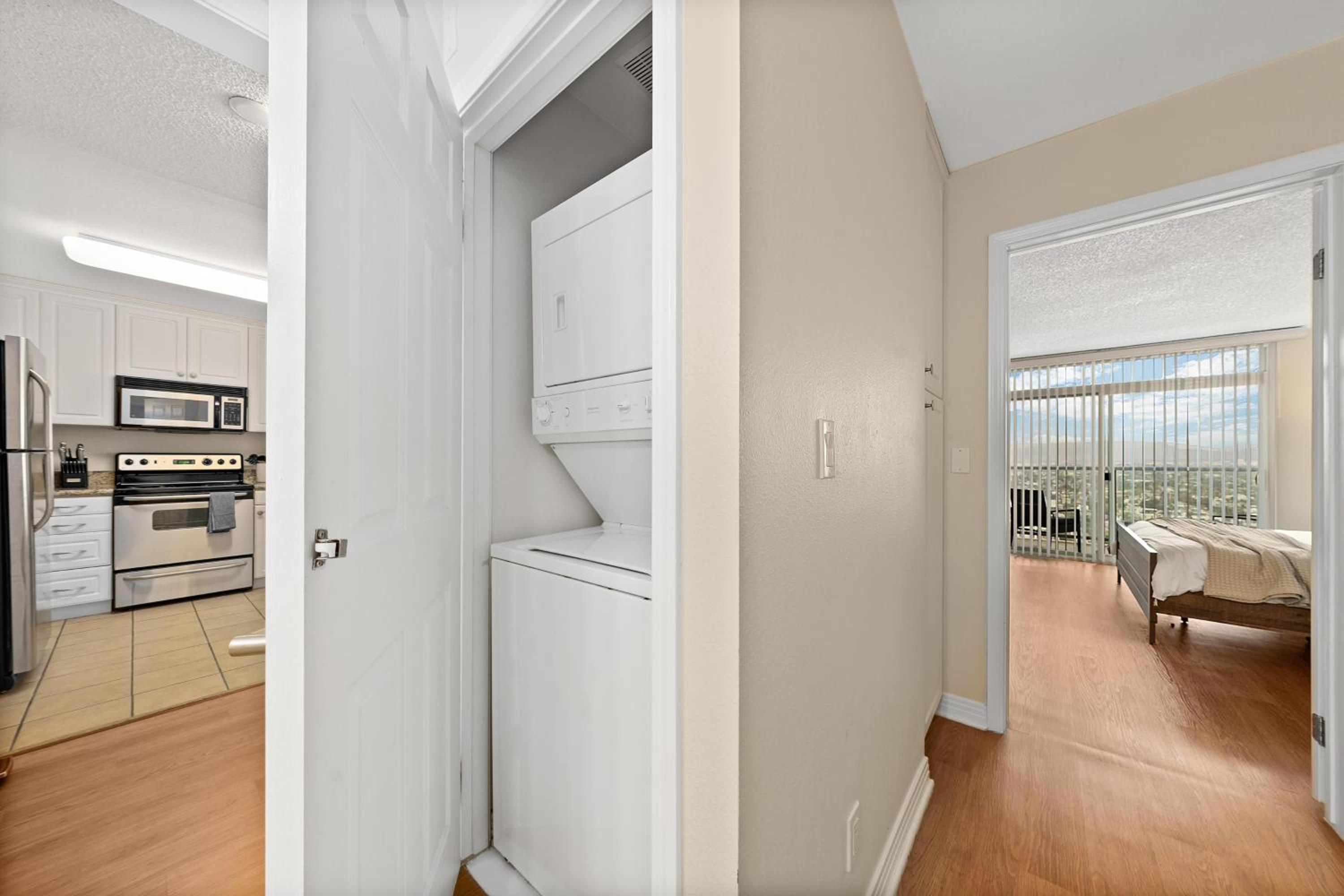 Amber Tide - Bright 1BR Marina Gem Ocean View