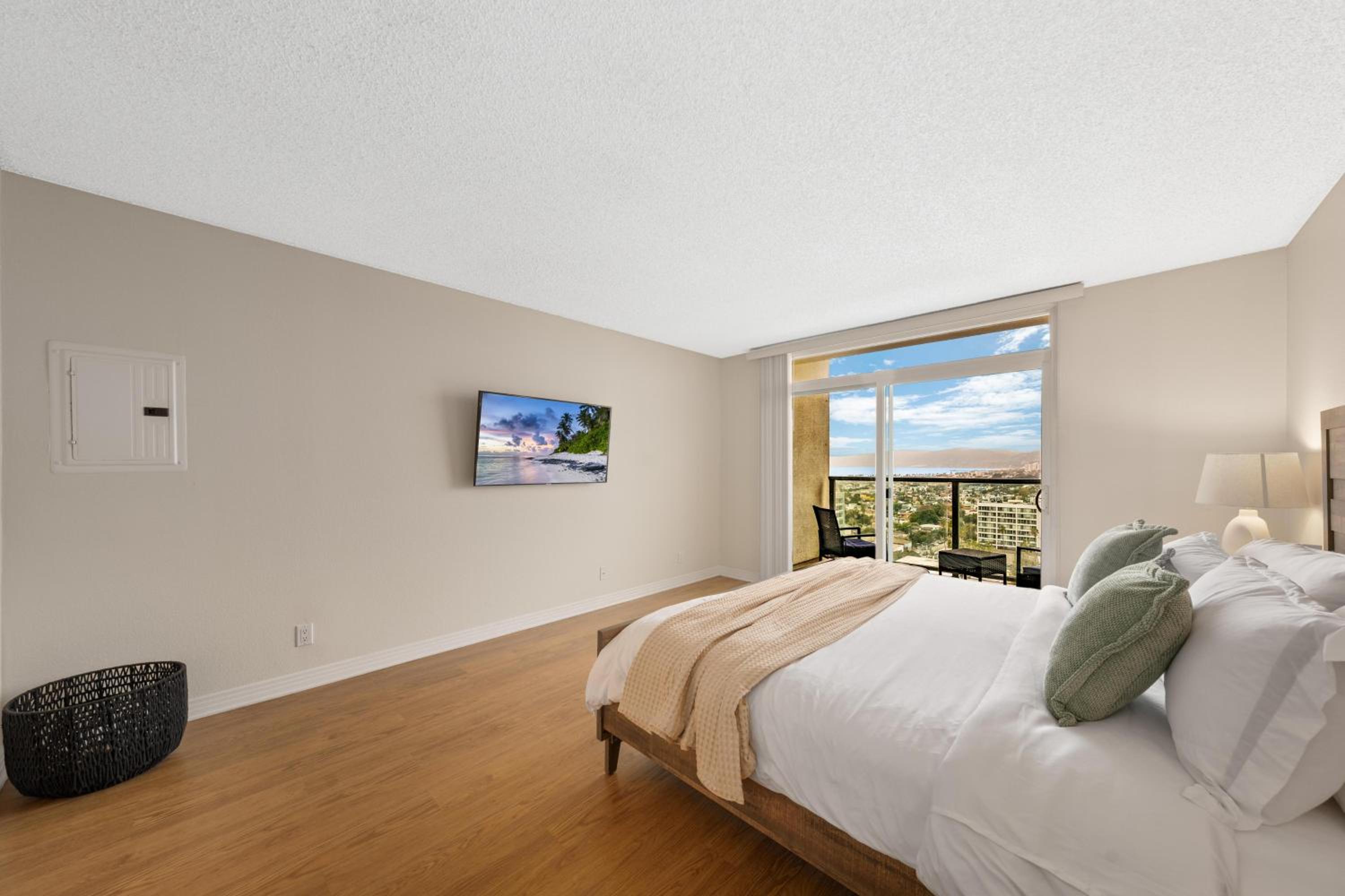 Amber Tide - Bright 1BR Marina Gem Ocean View