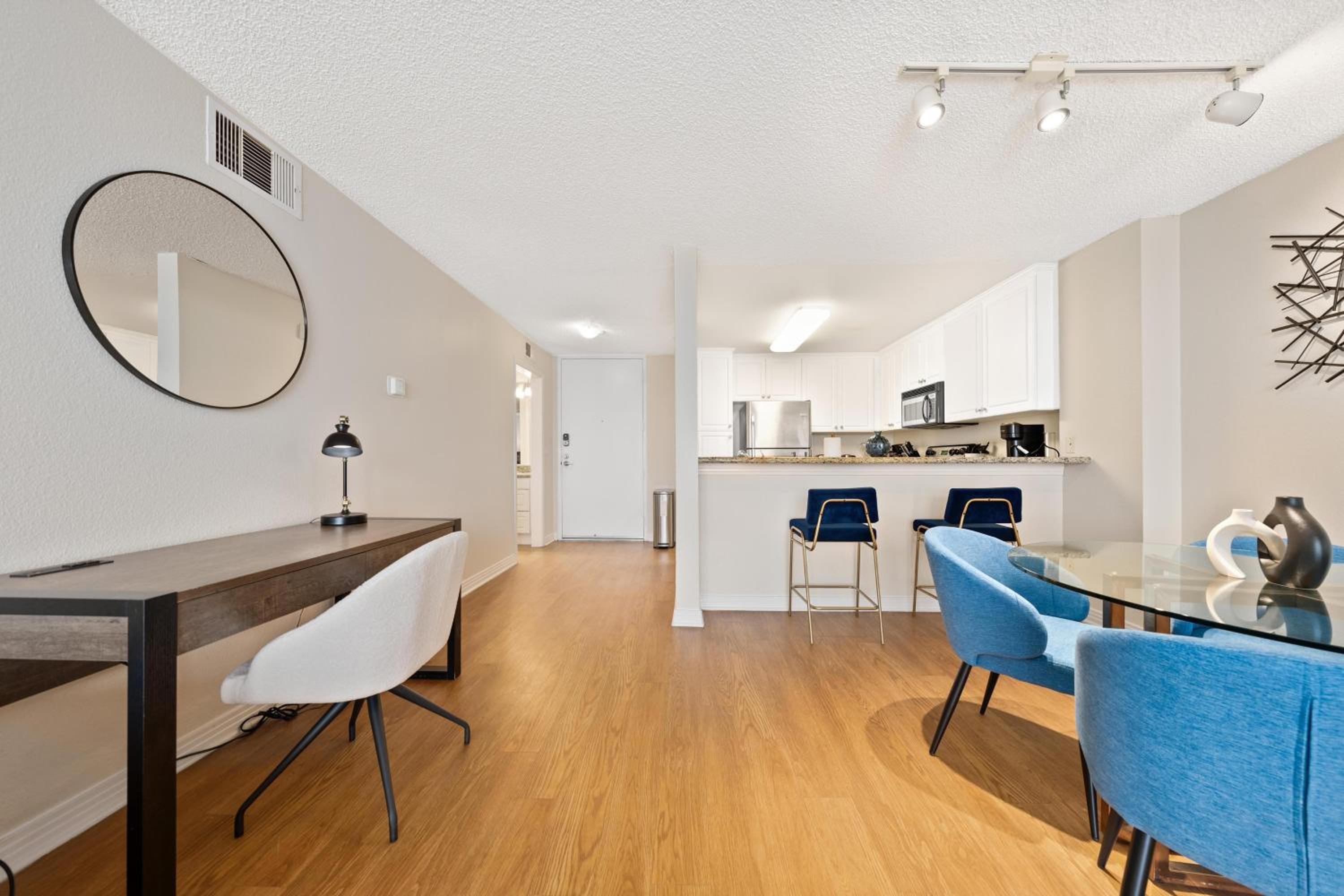 Amber Tide - Bright 1BR Marina Gem Ocean View