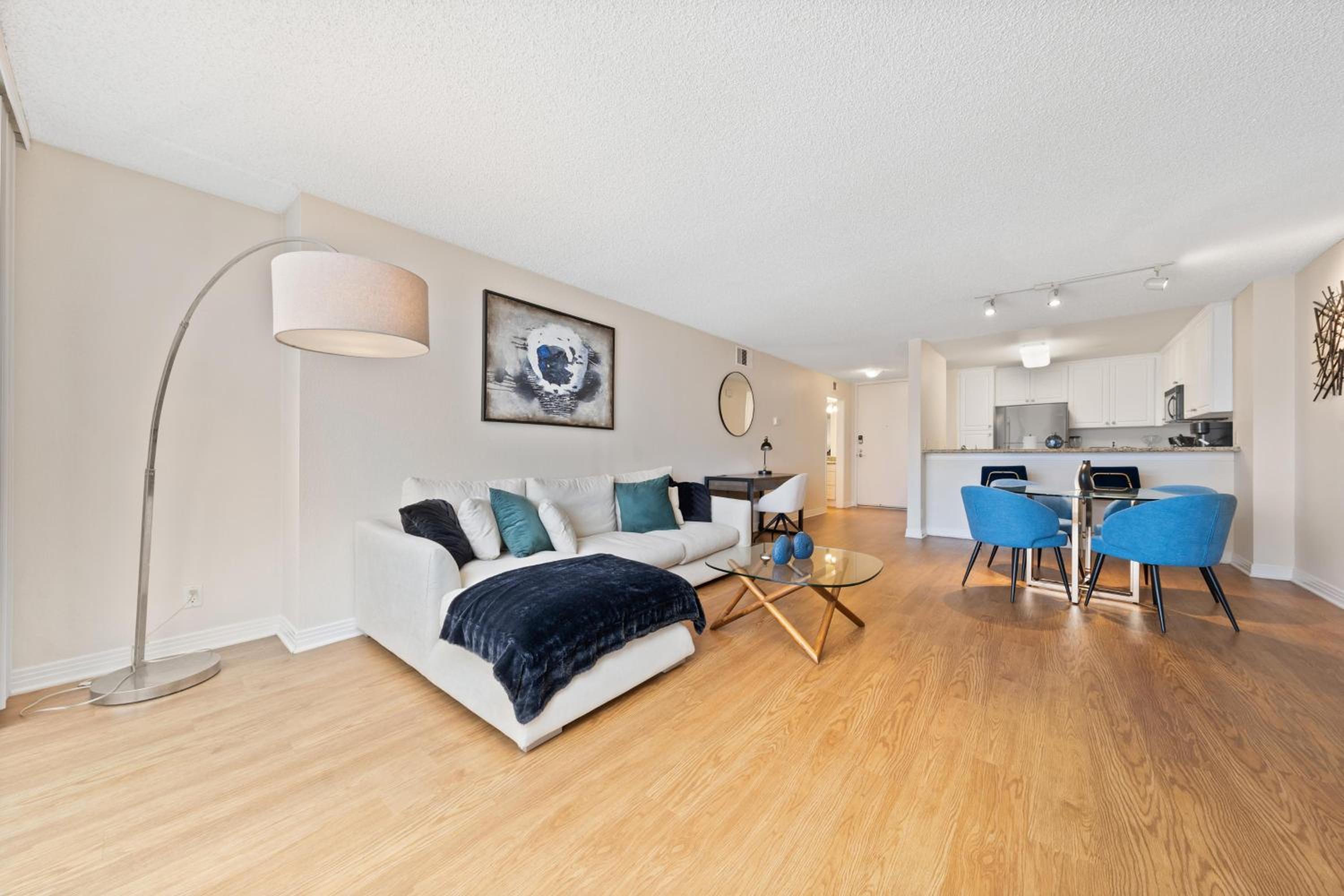 Amber Tide - Bright 1BR Marina Gem Ocean View