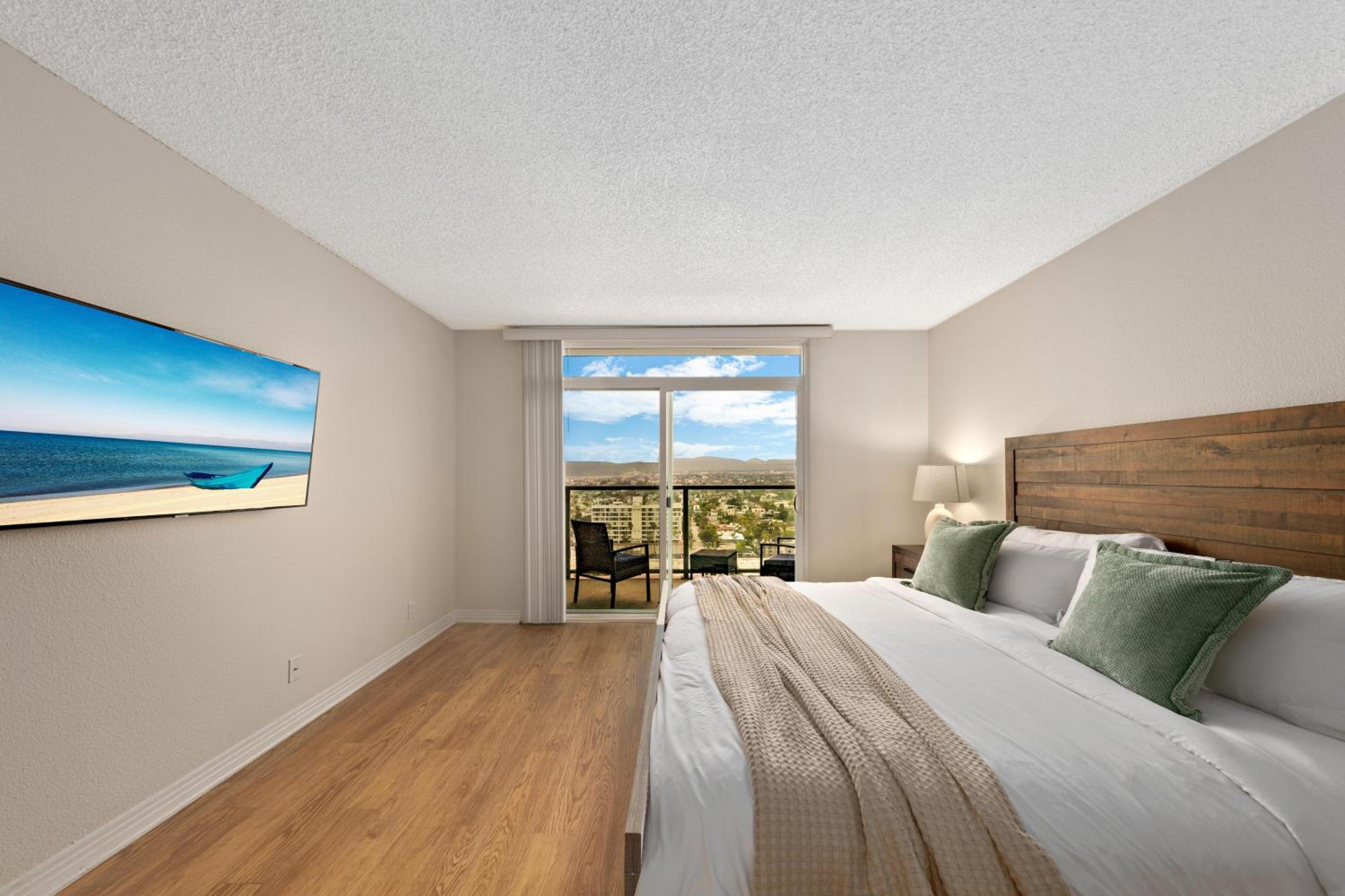 Amber Tide - Bright 1BR Marina Gem Ocean View