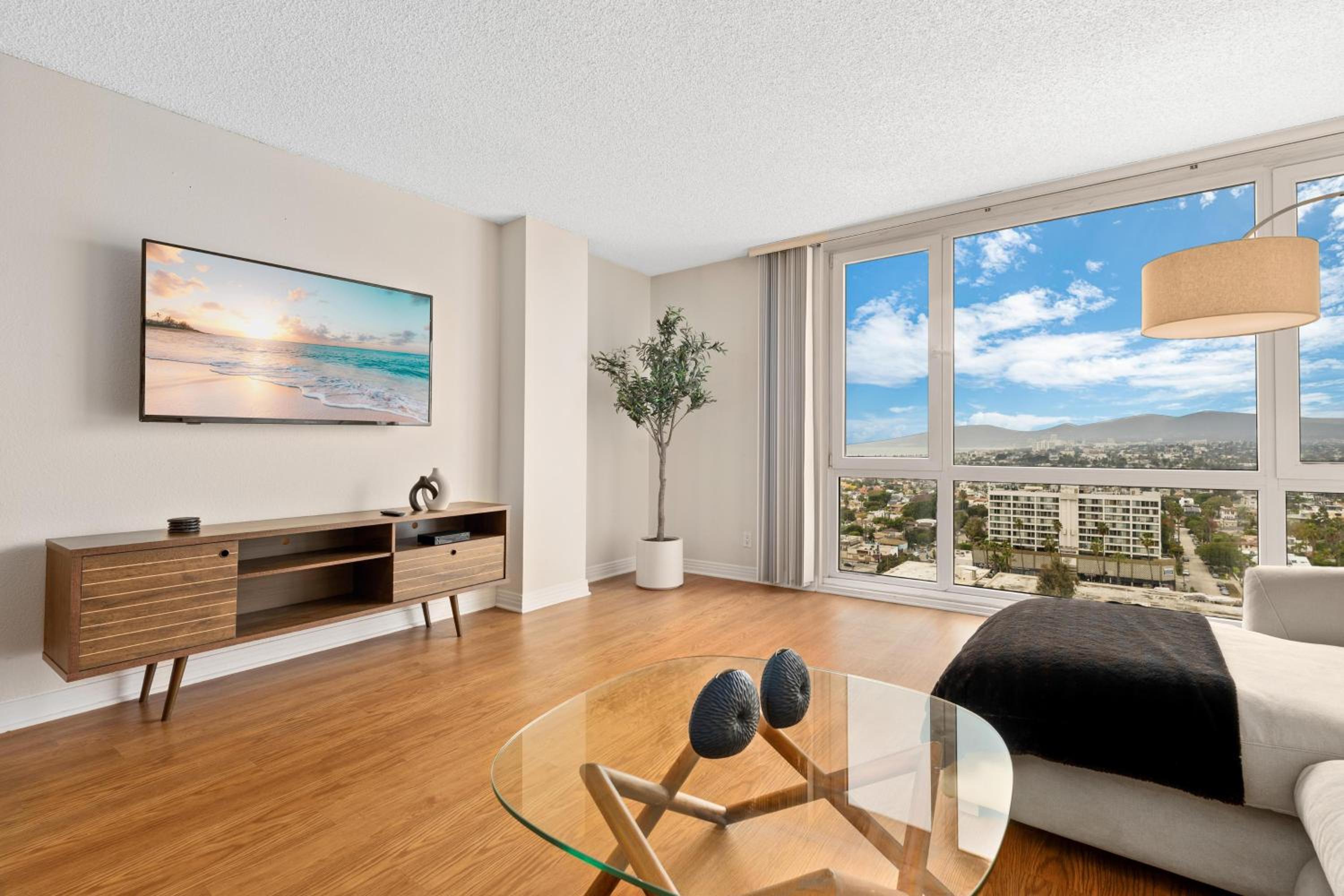 Amber Tide - Bright 1BR Marina Gem Ocean View