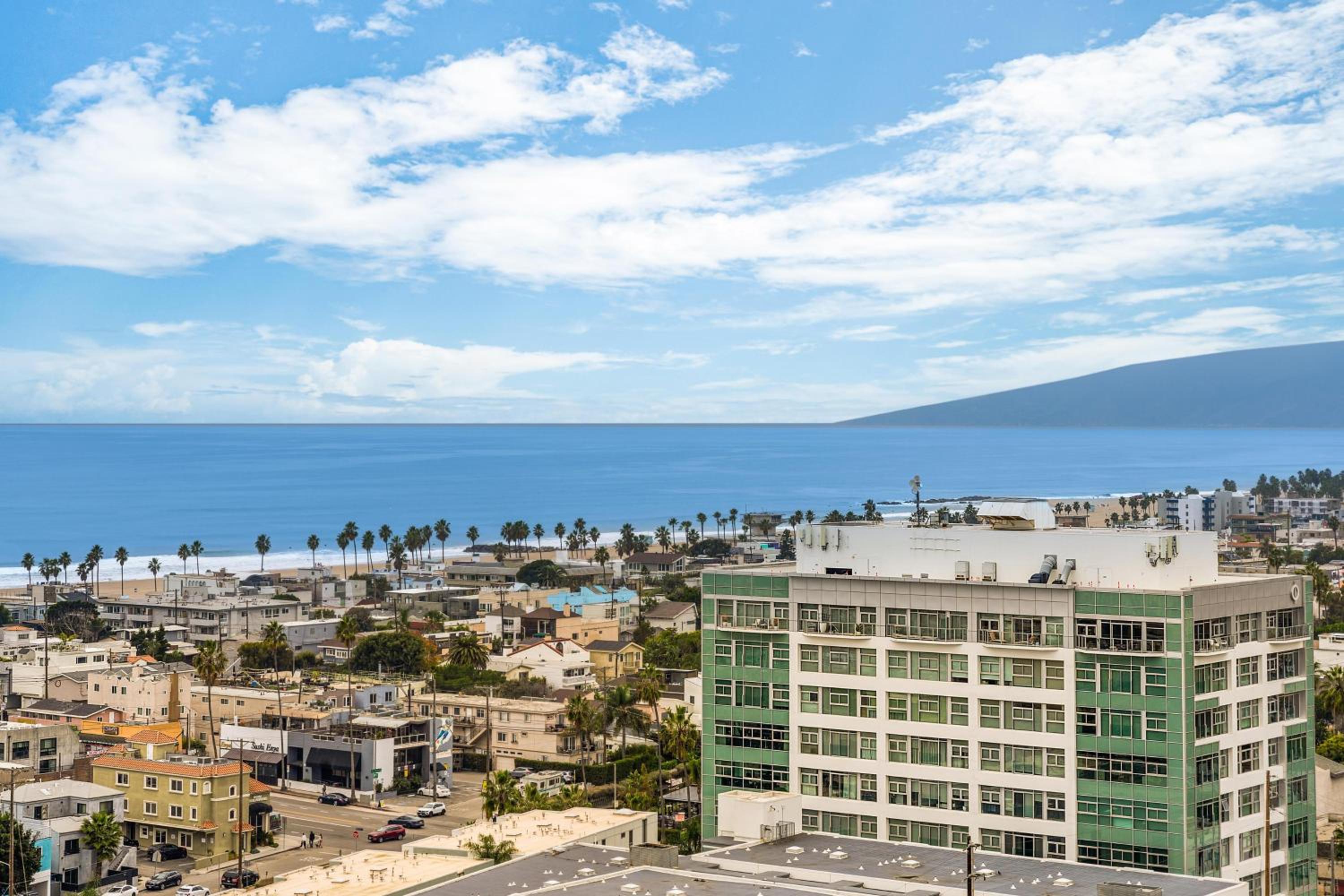 Amber Tide - Bright 1BR Marina Gem Ocean View