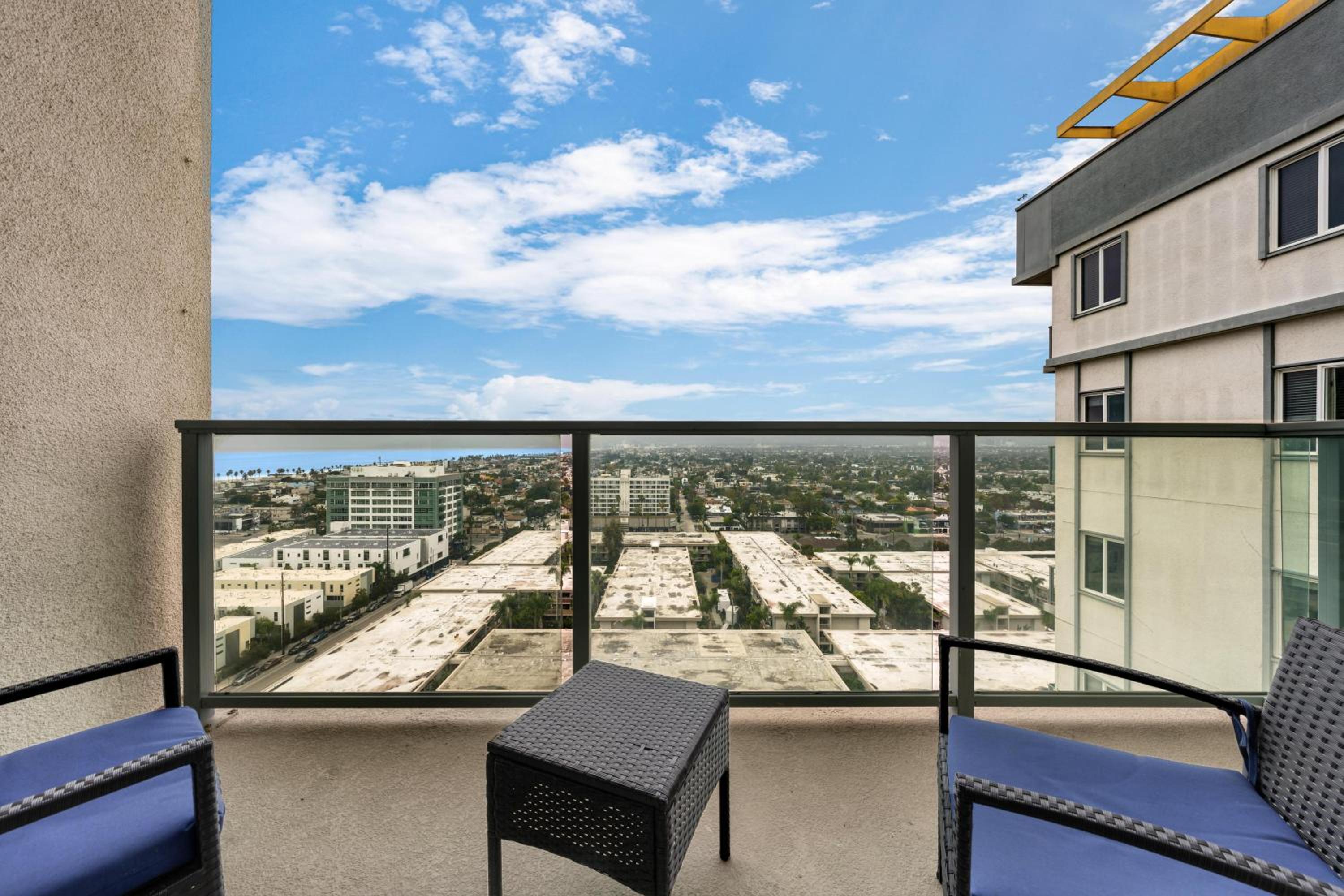 Amber Tide - Bright 1BR Marina Gem Ocean View