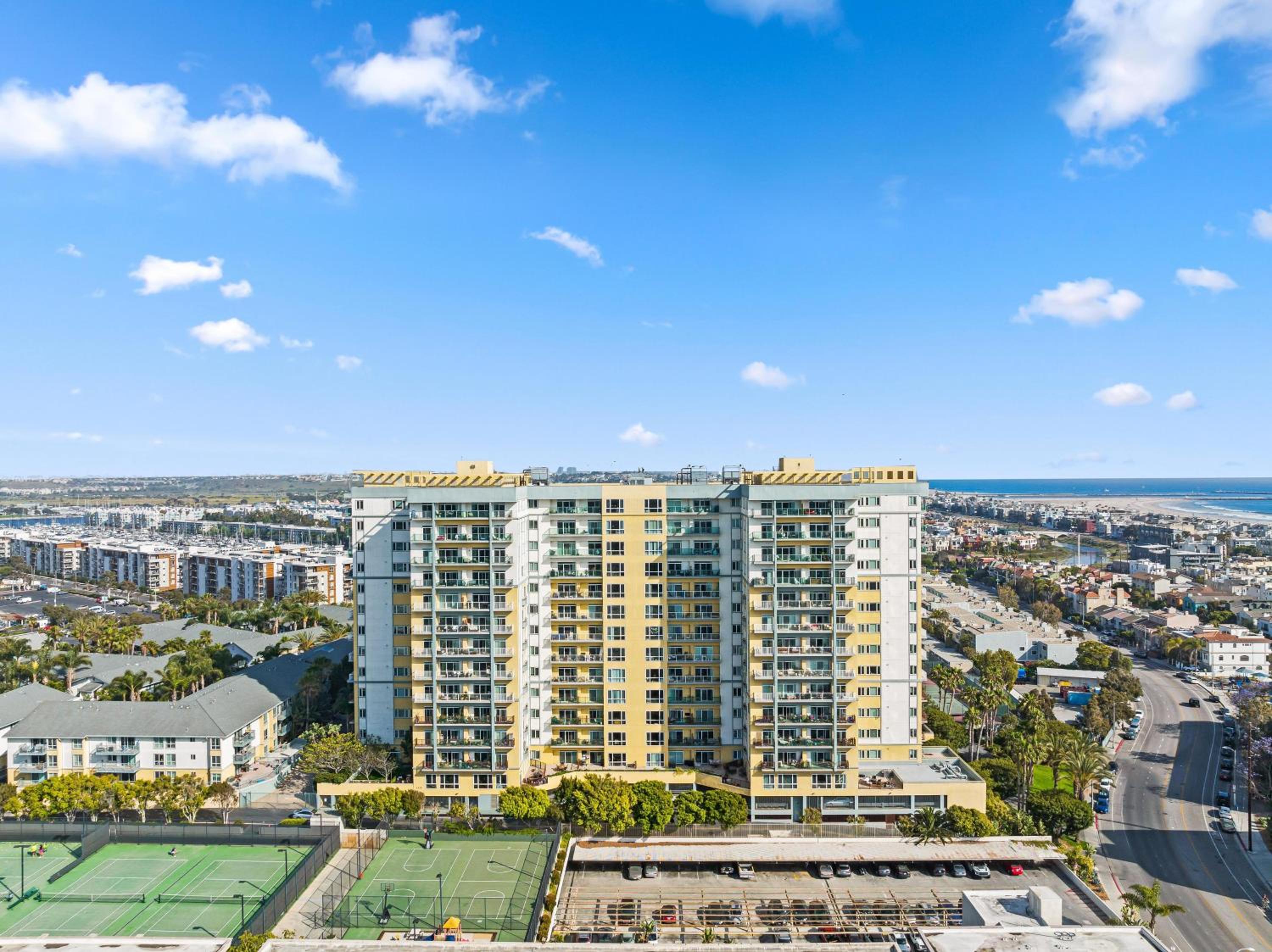 Amber Tide - Bright 1BR Marina Gem Ocean View