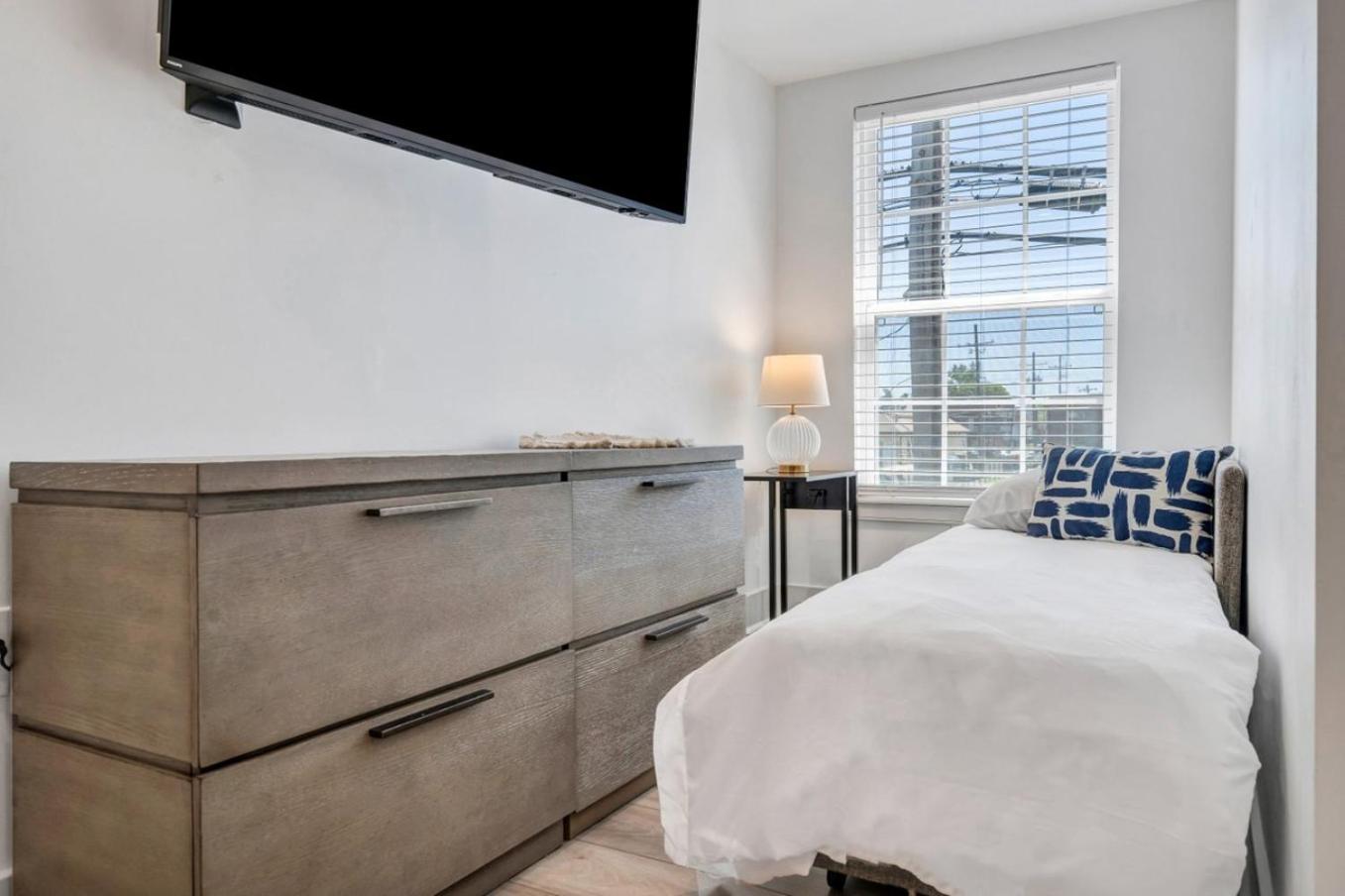 Sleeps 24-spacious Suites Near Fq W Pool photo 4