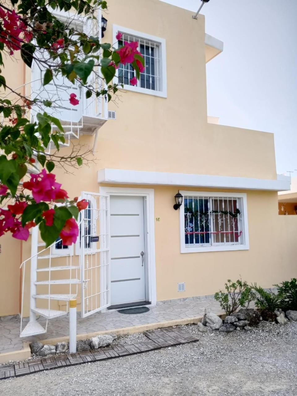 AVE FENIX Apartments