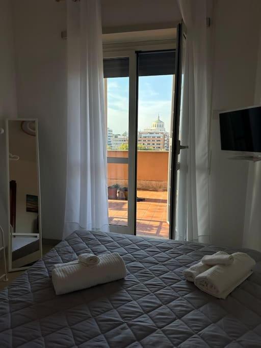 Eur-motagnola attico 2bedr apt 280 terrace view