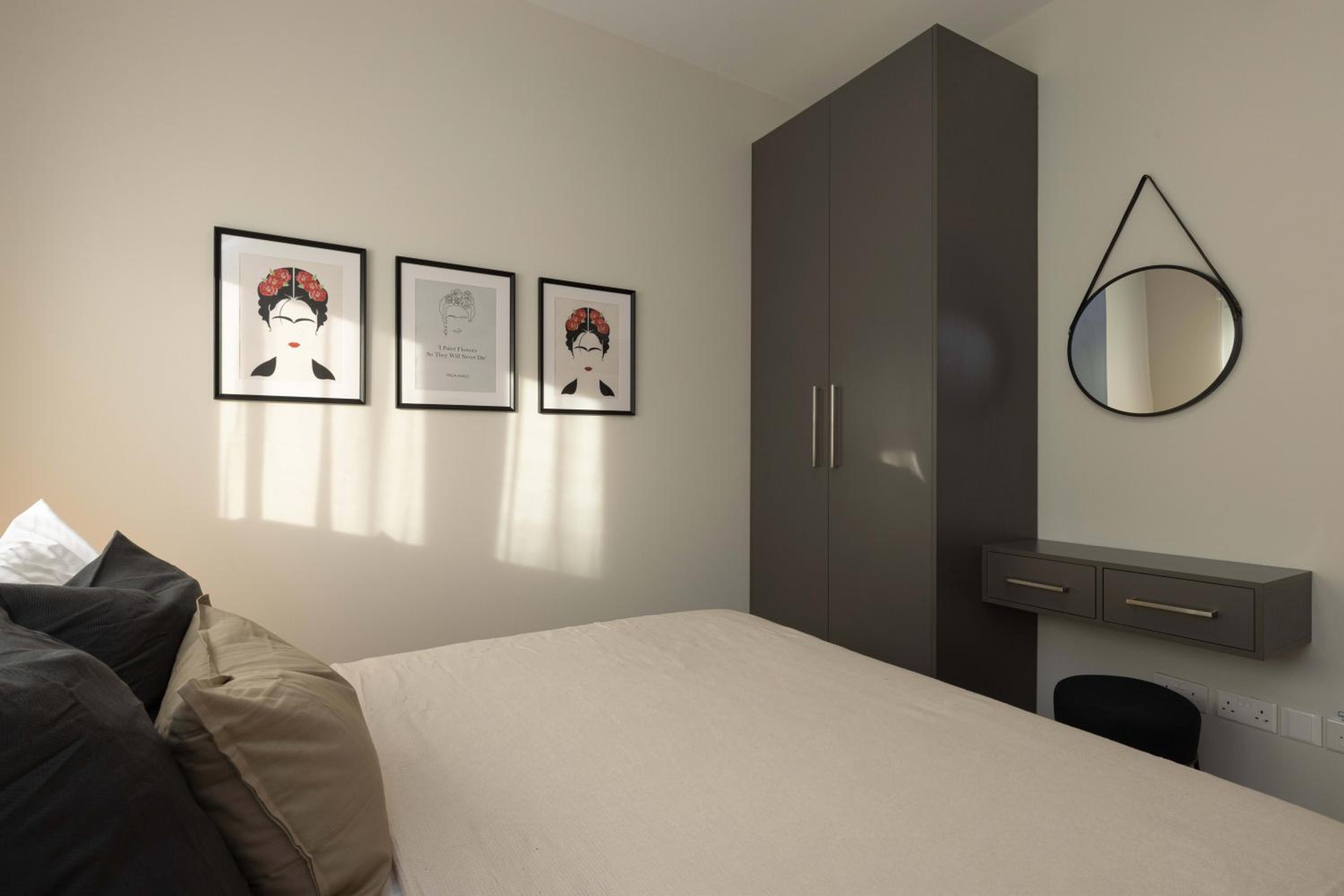 Phaedrus Living Mini Art House Kahlo