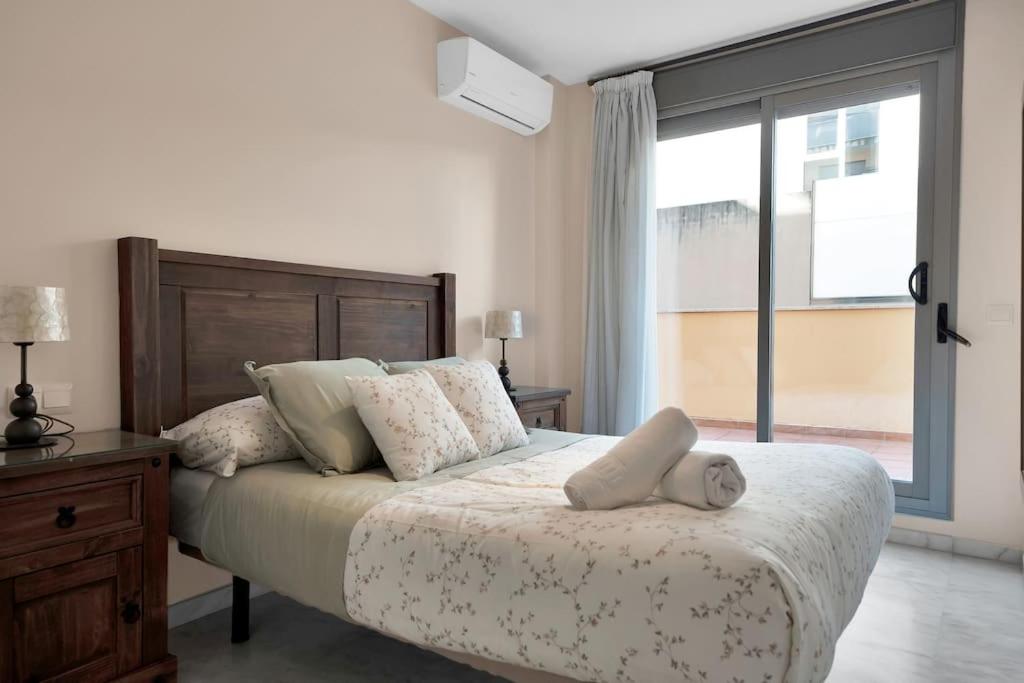 Apartamento con terraza y piscina en Puerto Marina - MISTRAL view 4